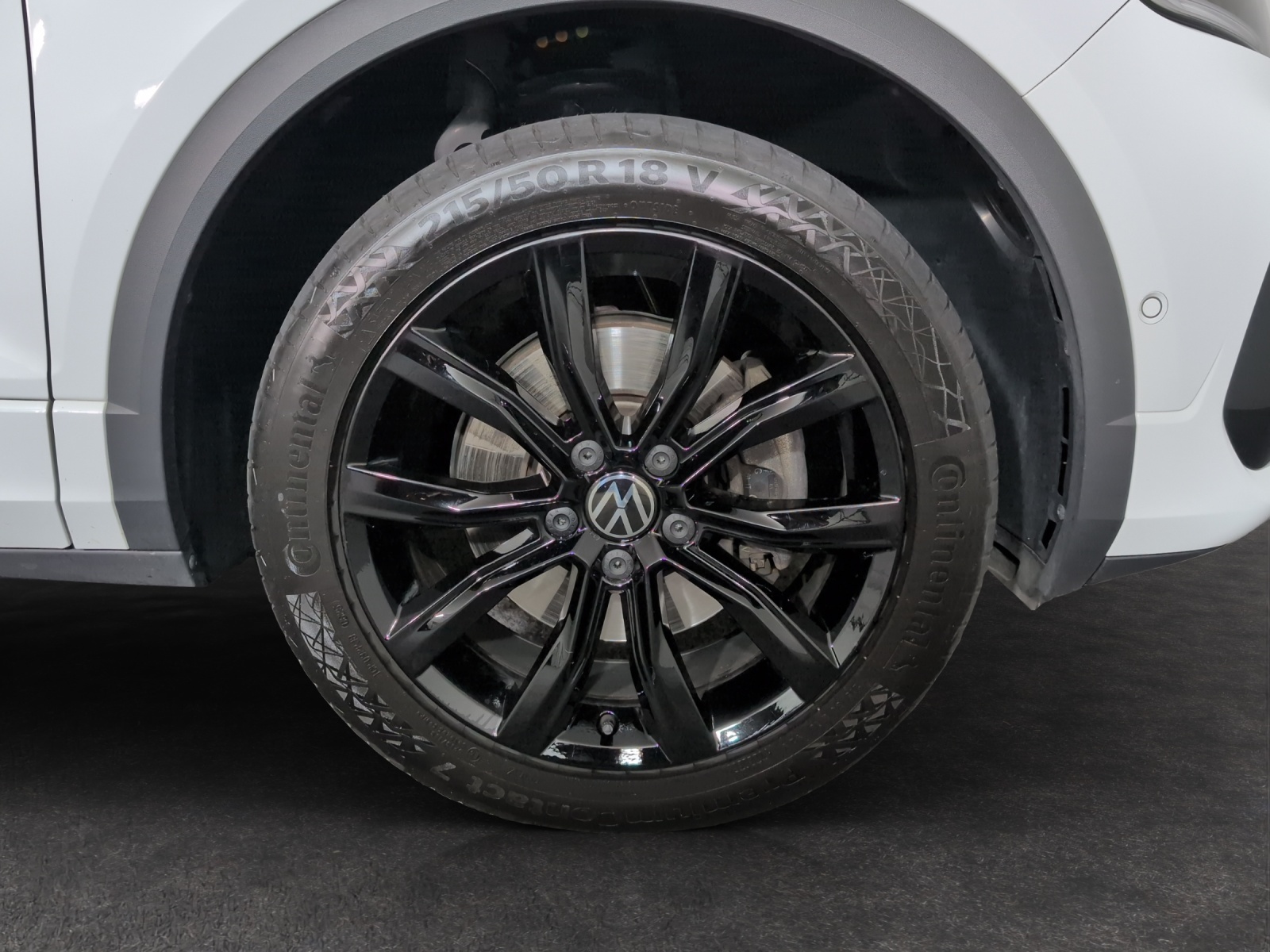 VW T-Roc 2.0 TSI R-Line DSG 4Motion-image-4