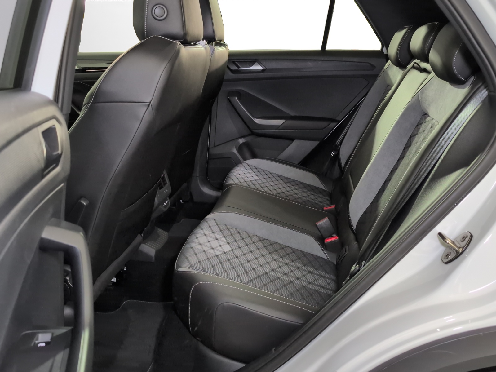 VW T-Roc 2.0 TSI R-Line DSG 4Motion-image-7
