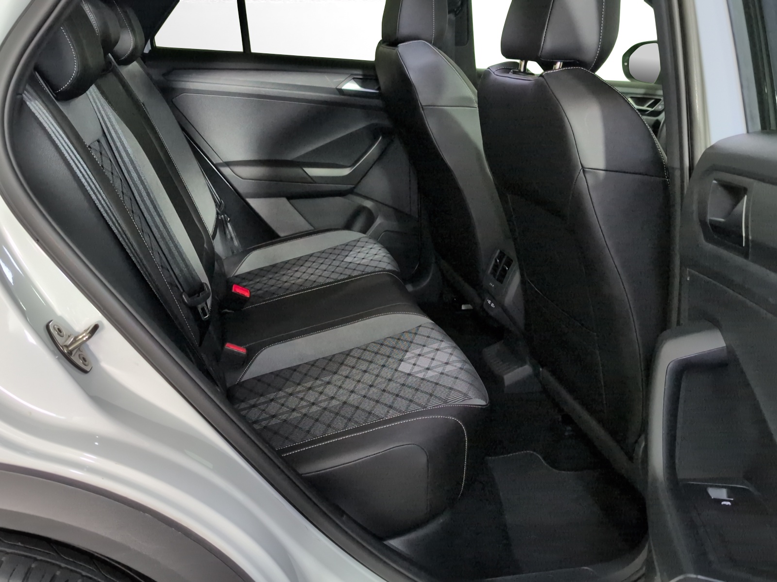 VW T-Roc 2.0 TSI R-Line DSG 4Motion-image-8