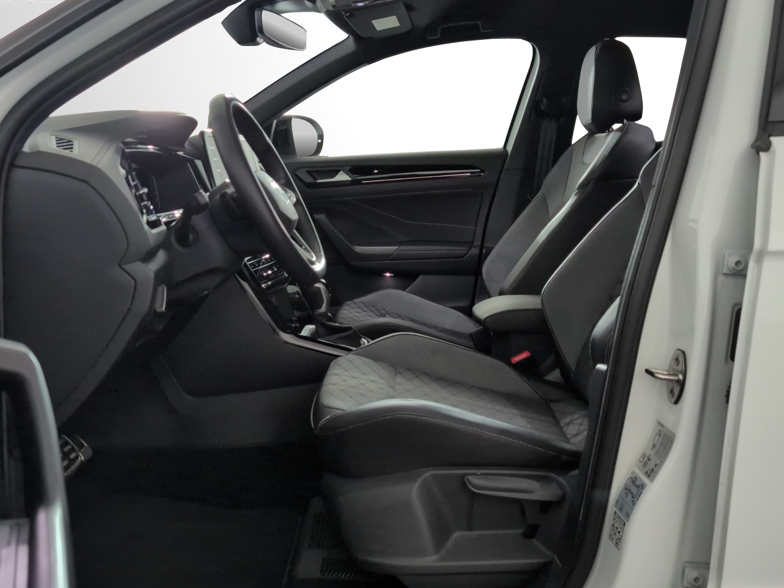 VW T-Roc 2.0 TSI R-Line DSG 4Motion-image-5