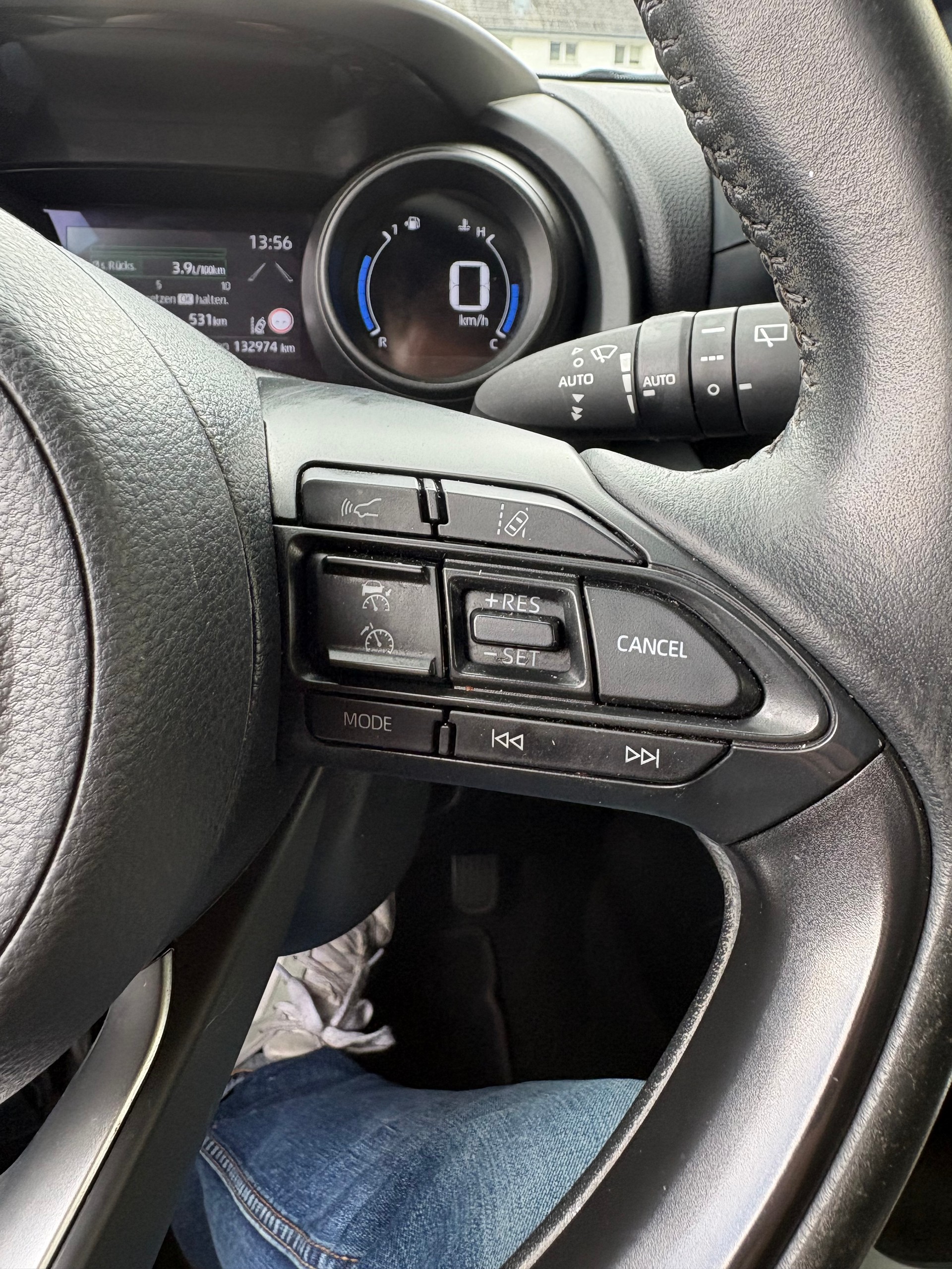 TOYOTA Yaris Cross 1.5 Comfort e-CVT-image-12
