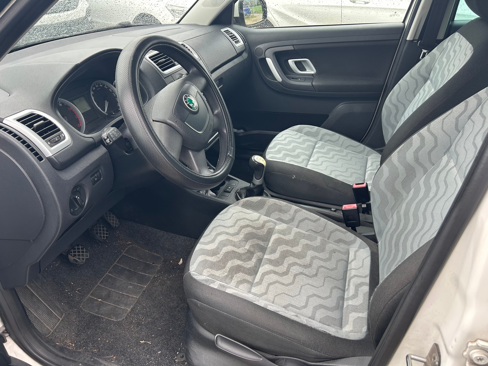 SKODA Fabia 1.2 Entry-image-6
