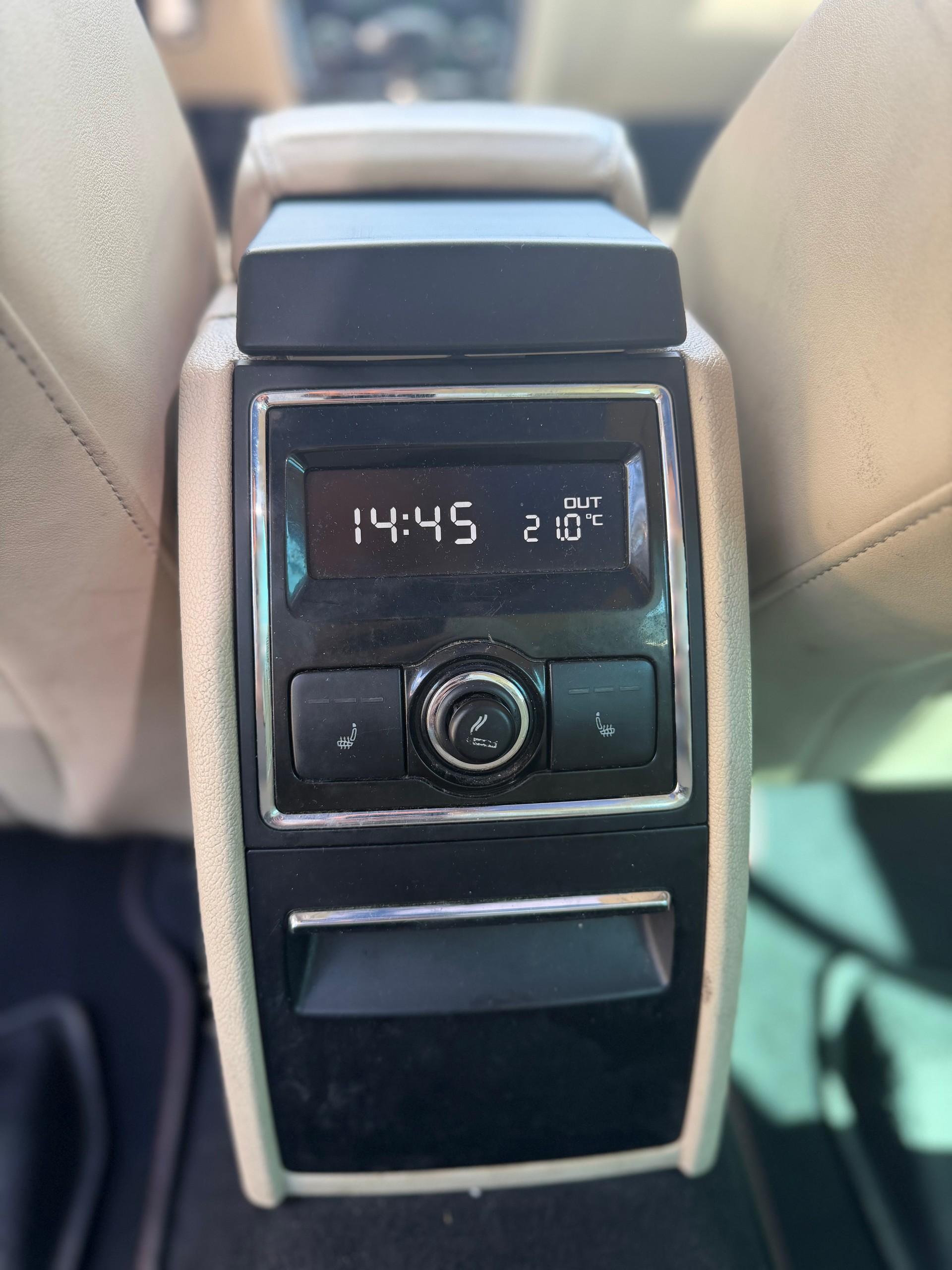 SKODA Superb Combi 2.0 TDi Ambition DSG-image-9