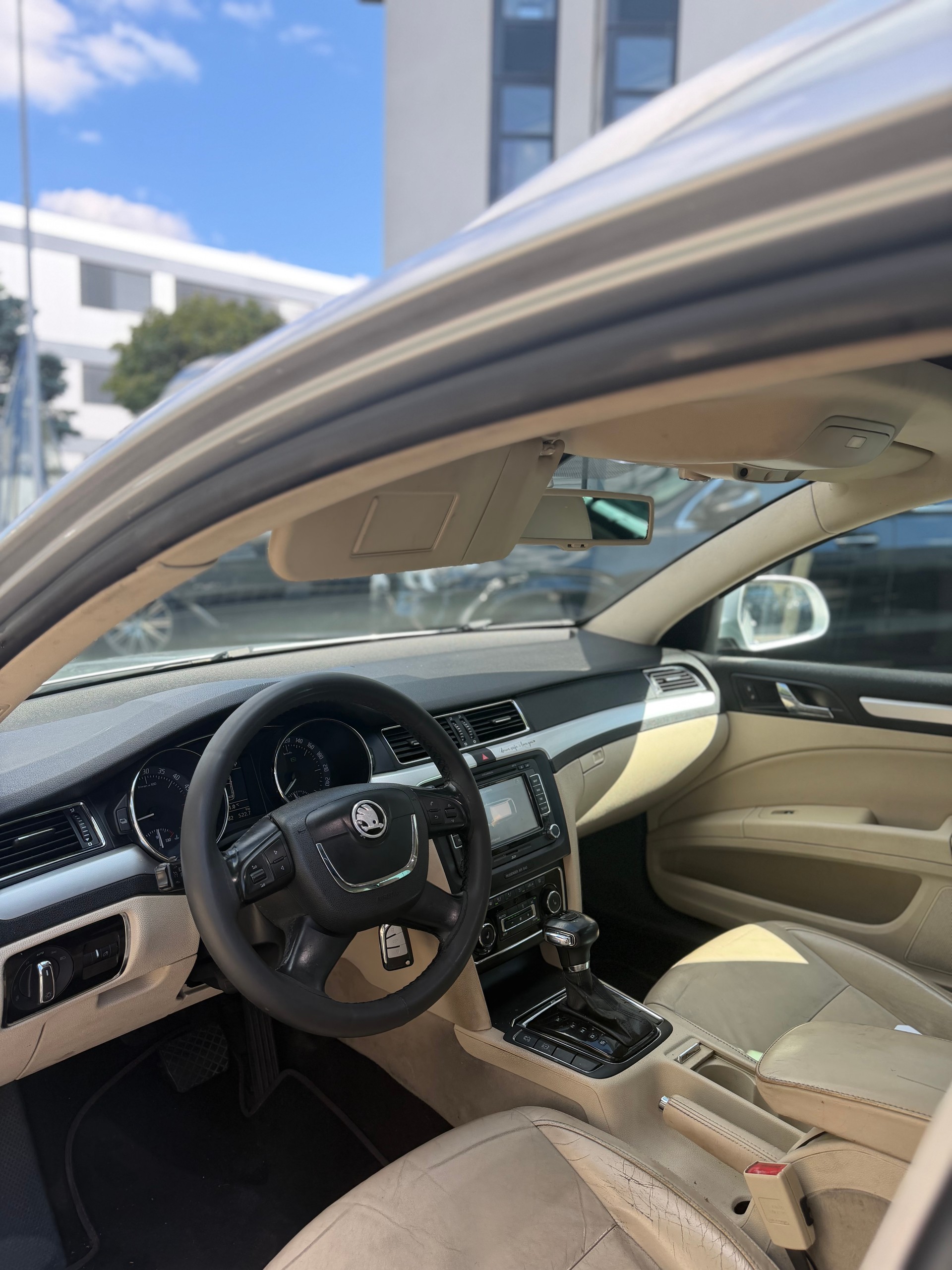 SKODA Superb Combi 2.0 TDi Ambition DSG-image-5