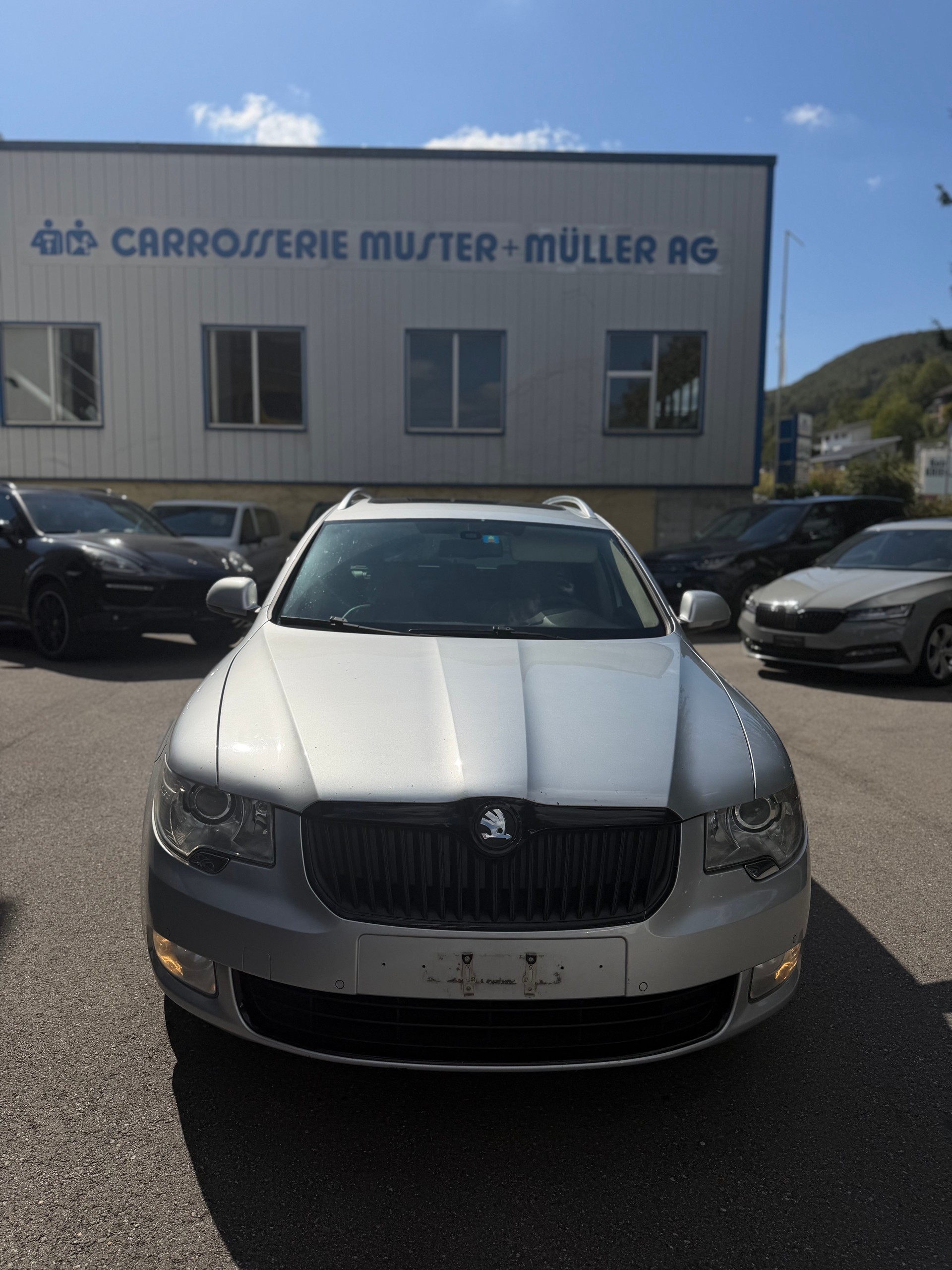 SKODA Superb Combi 2.0 TDi Ambition DSG-image-1
