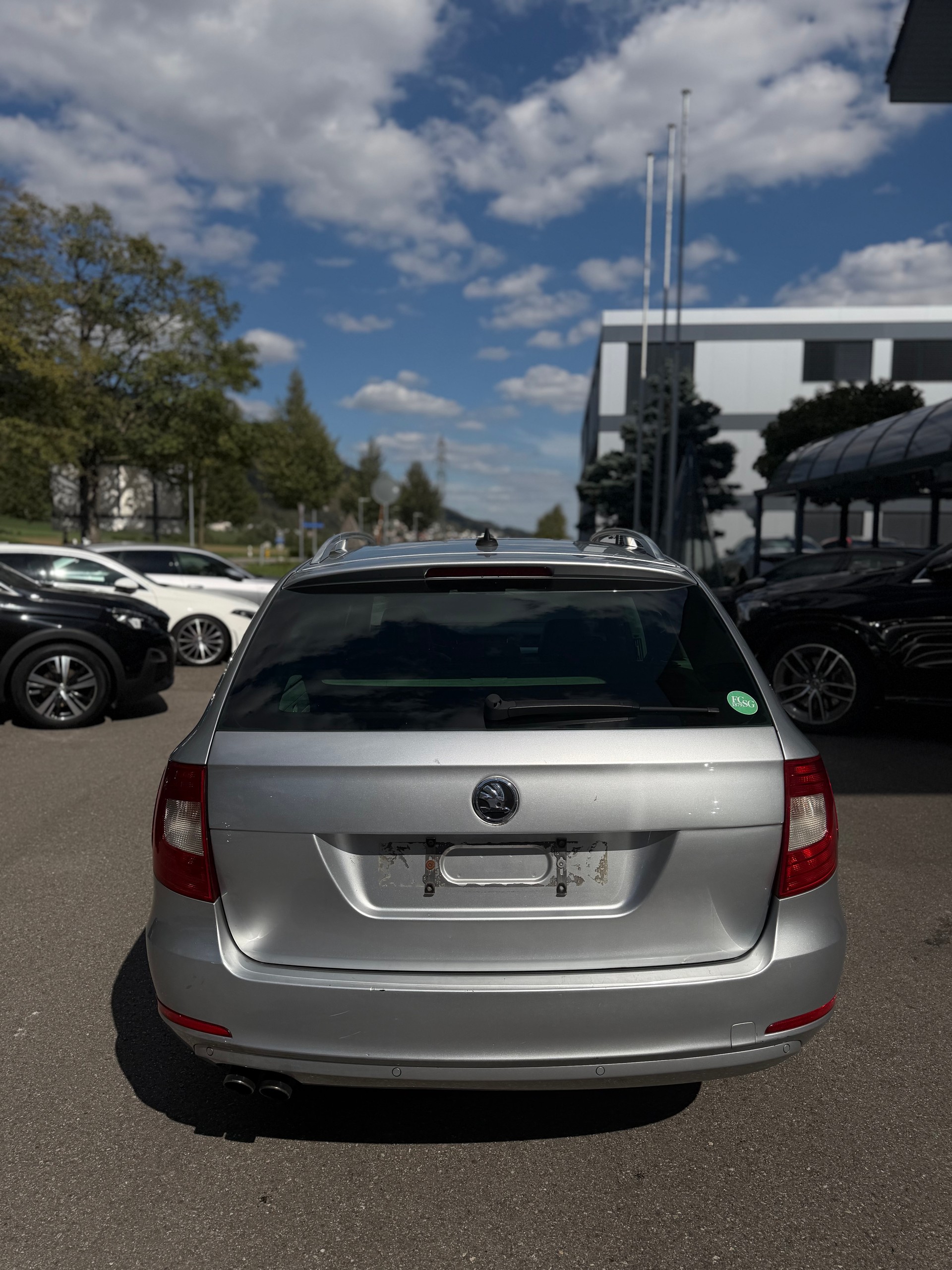 SKODA Superb Combi 2.0 TDi Ambition DSG-image-3