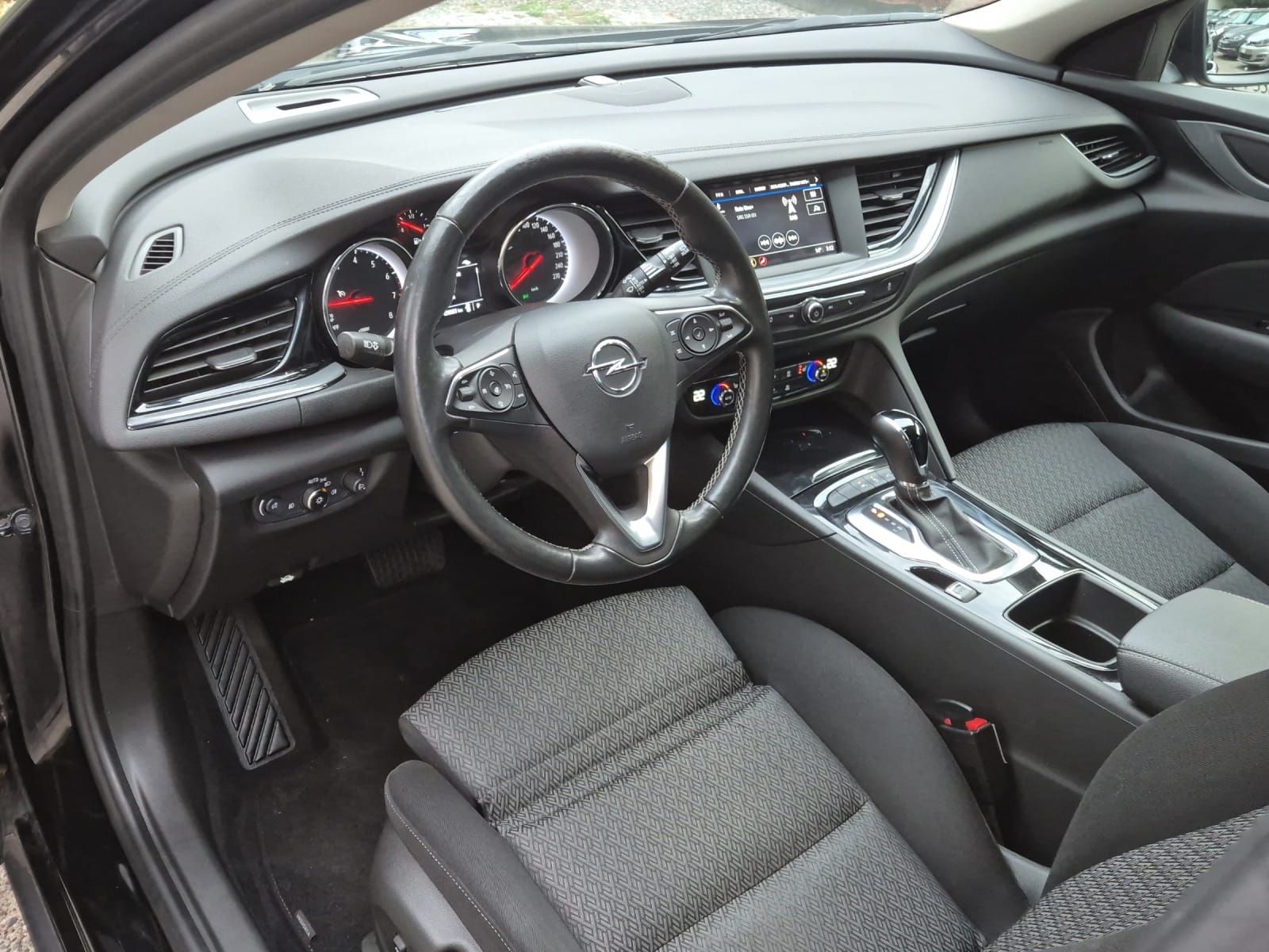 OPEL Insignia 1.5 T Sports Tourer Edition Automatic-image-14