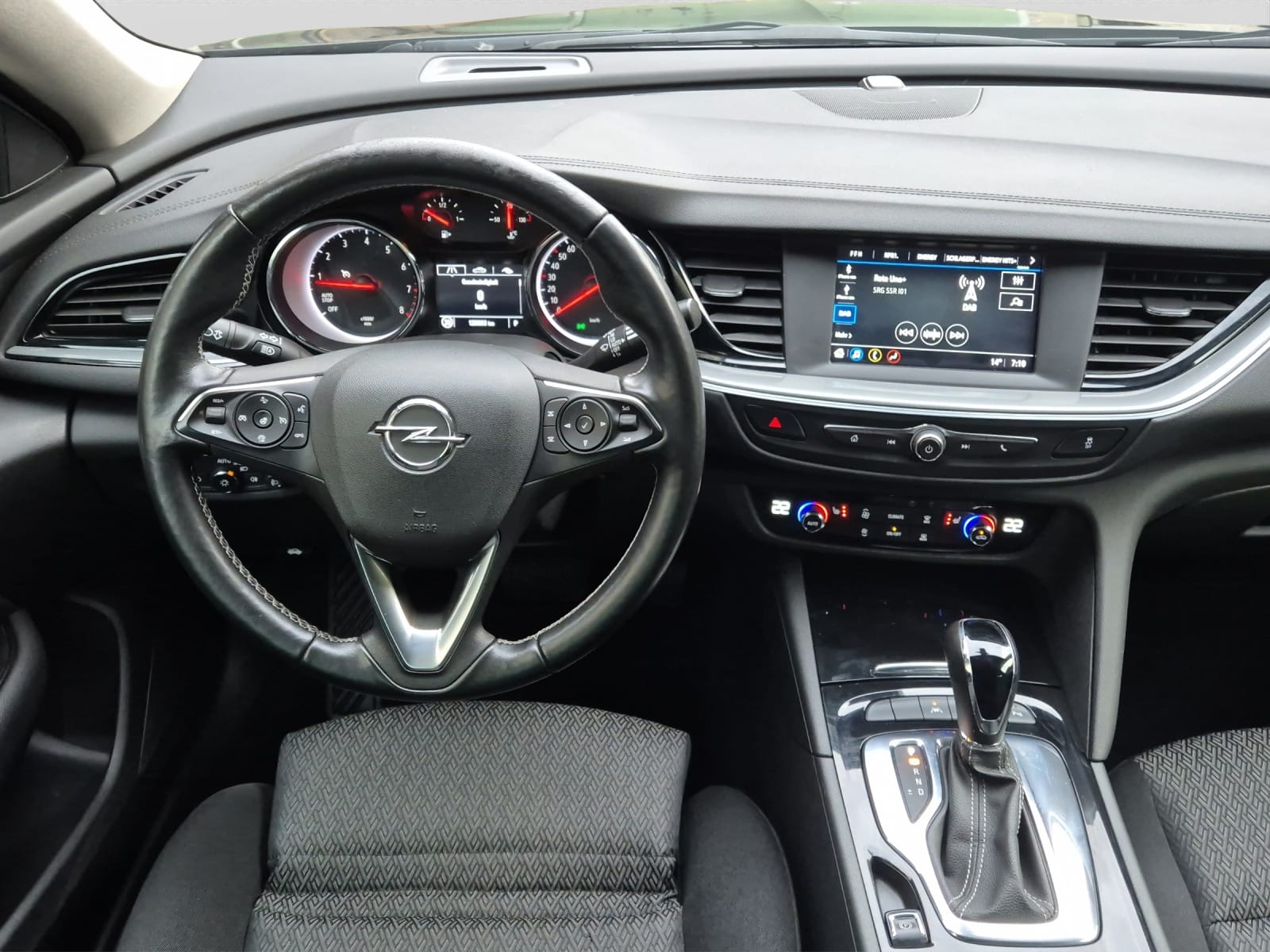 OPEL Insignia 1.5 T Sports Tourer Edition Automatic-image-13