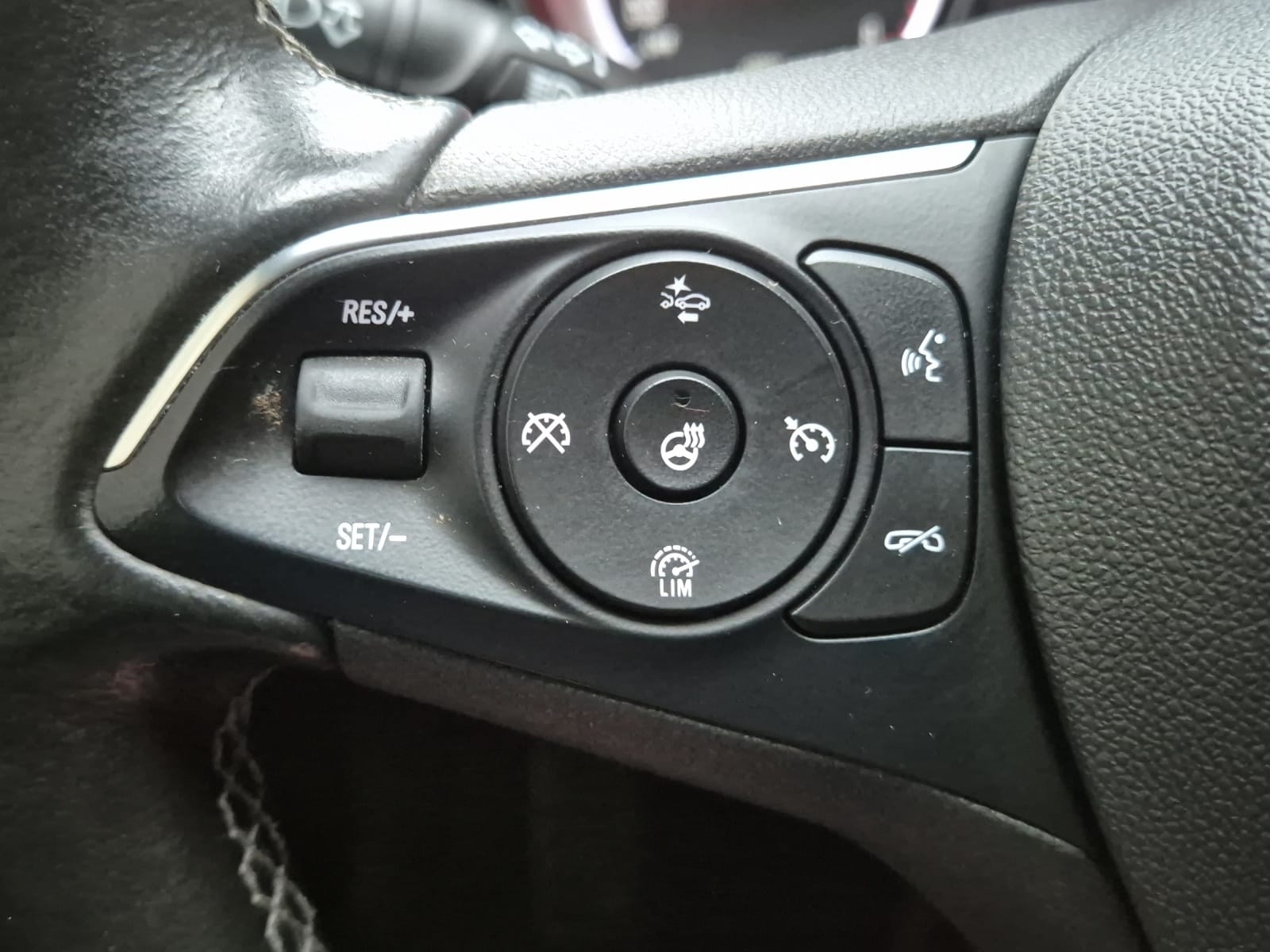 OPEL Insignia 1.5 T Sports Tourer Edition Automatic-image-12