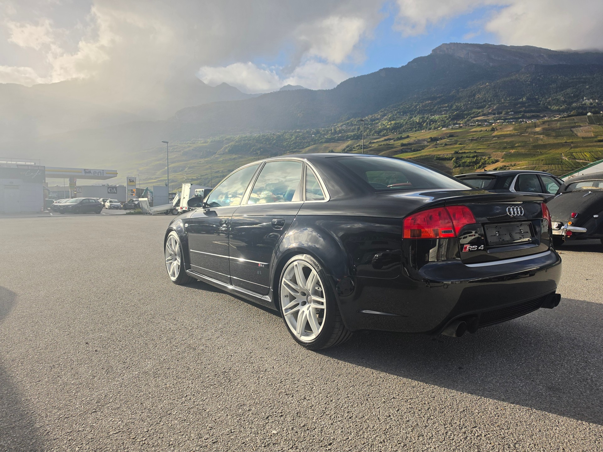AUDI RS4 Limousine 4.2 V8 quattro-image-2