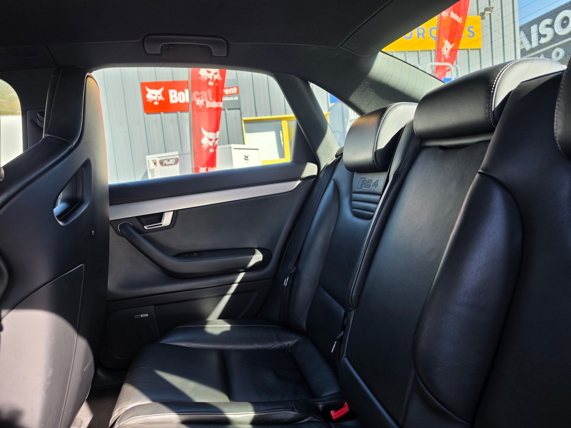 AUDI RS4 Limousine 4.2 V8 quattro-image-9
