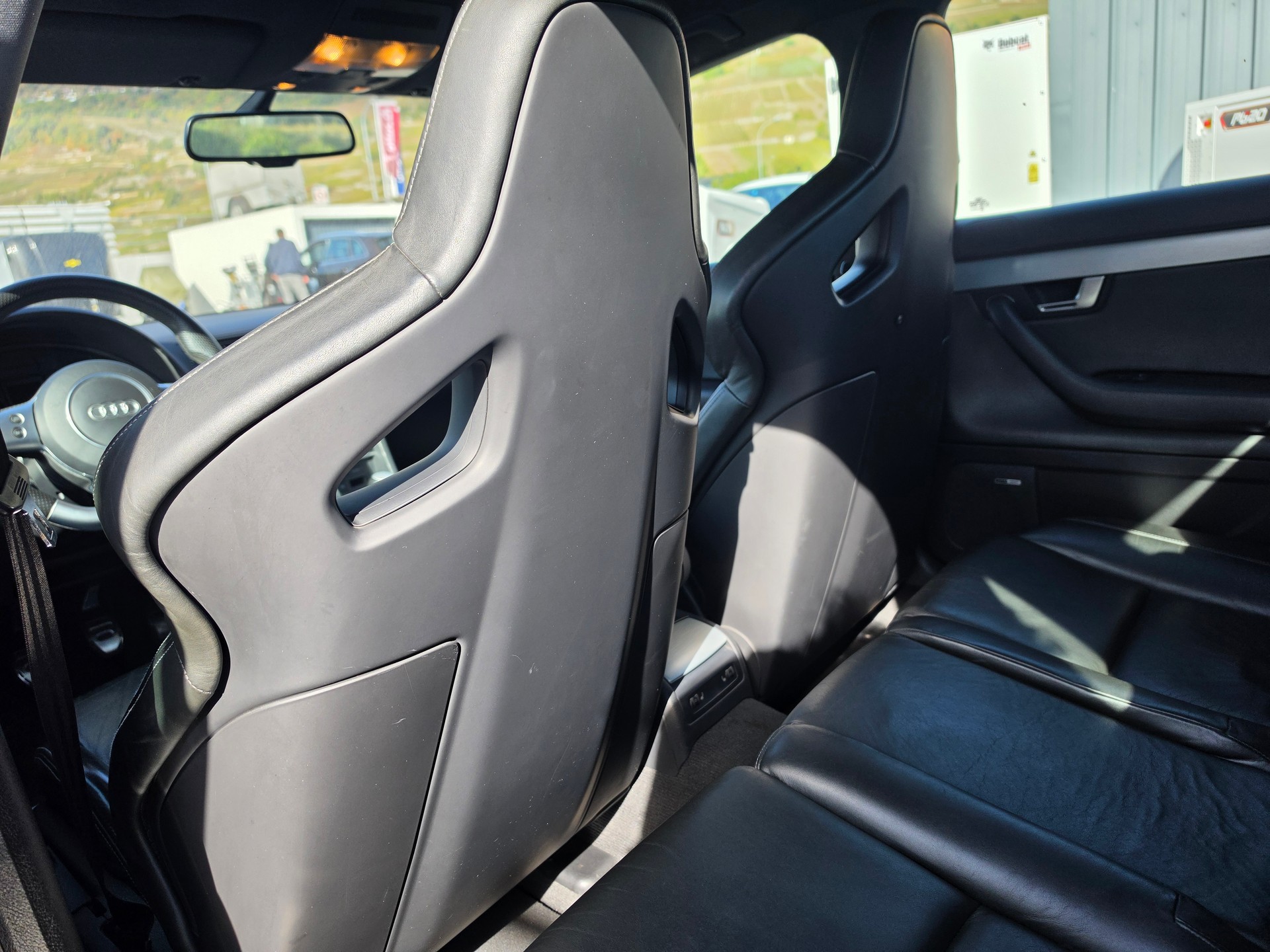 AUDI RS4 Limousine 4.2 V8 quattro-image-8