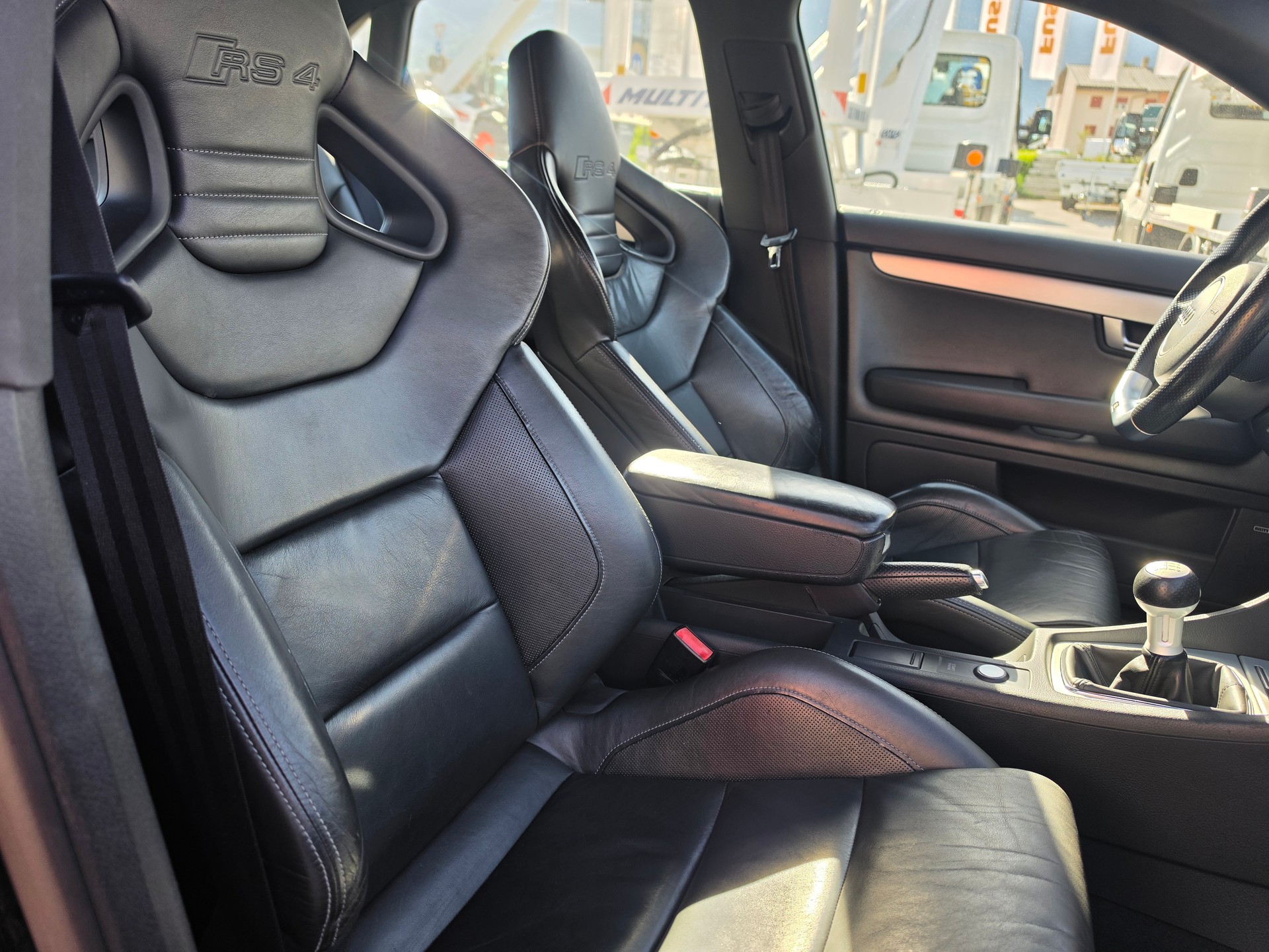 AUDI RS4 Limousine 4.2 V8 quattro-image-13
