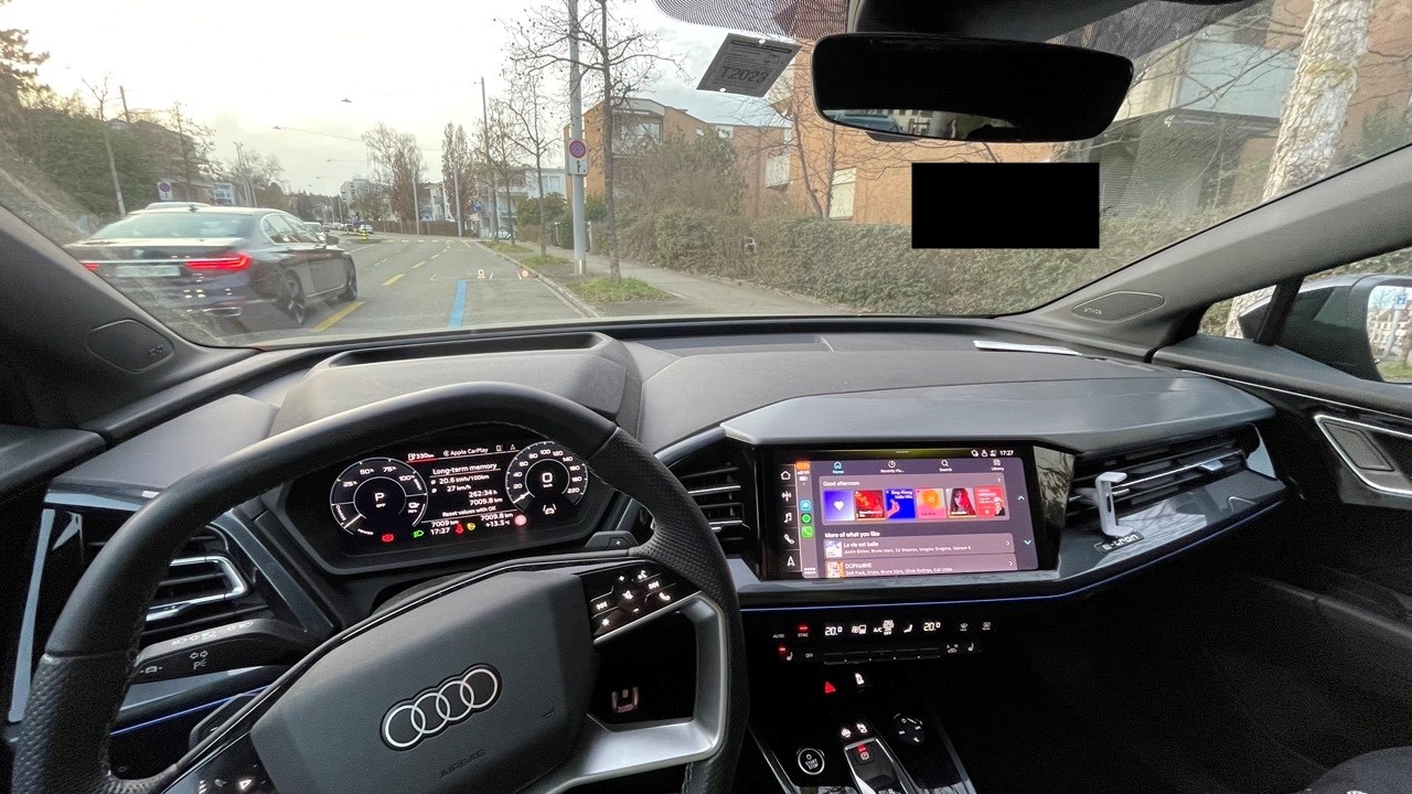 AUDI Q4 e-tron 50 quattro-image-4