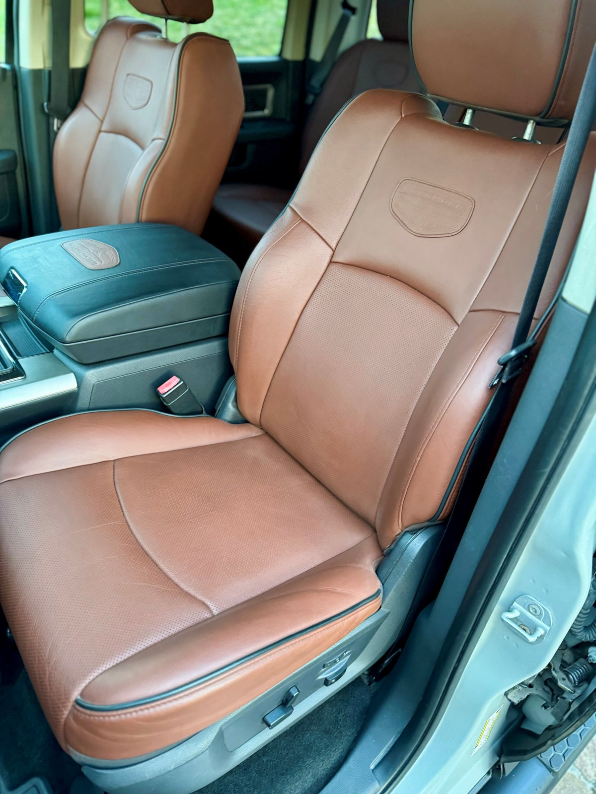 DODGE Laramie Crew Caw Longhorn-image-5