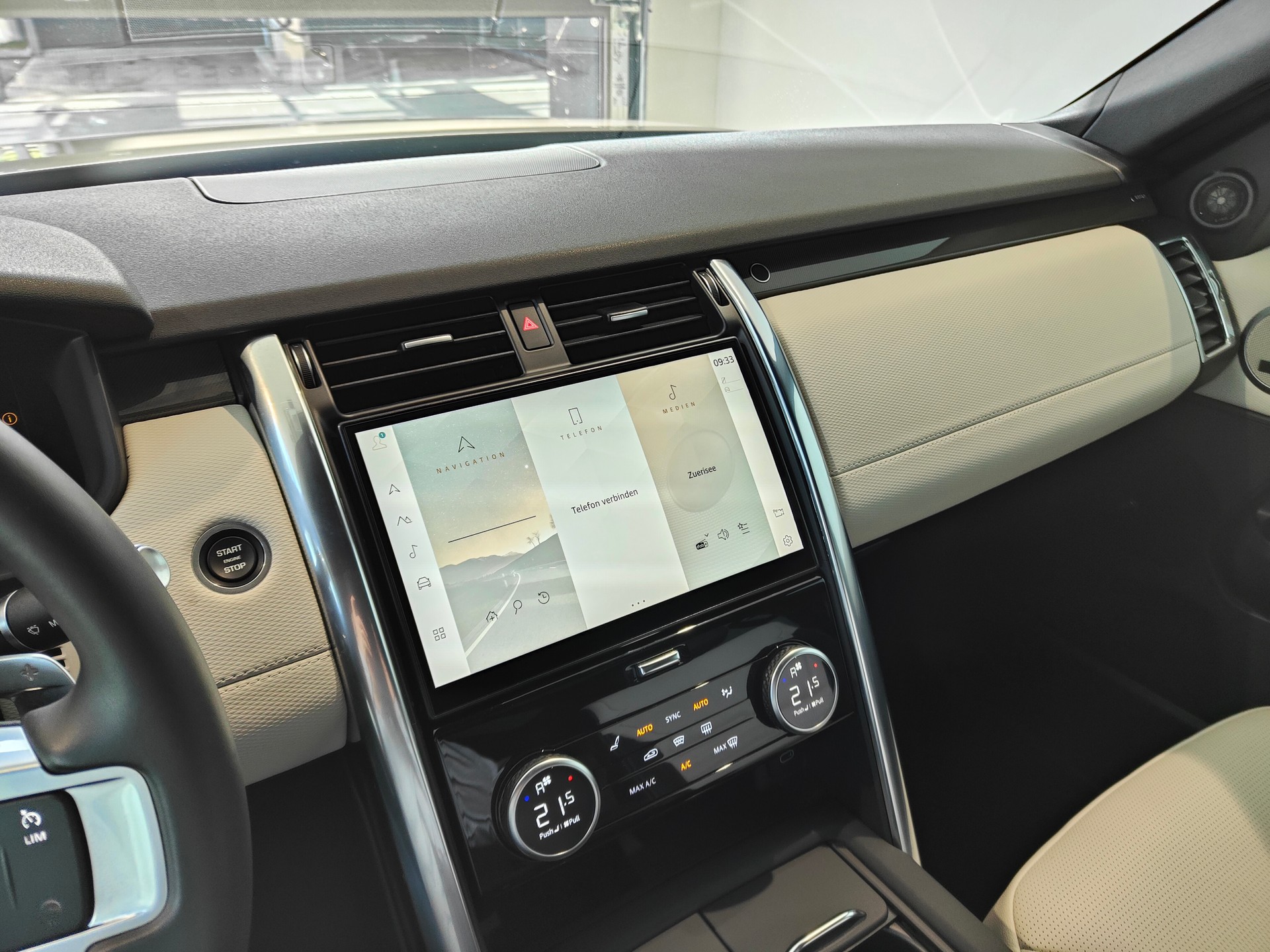 LAND ROVER Discovery 3.0 i6 360 R-Dynamic S AWD Automatic-image-12