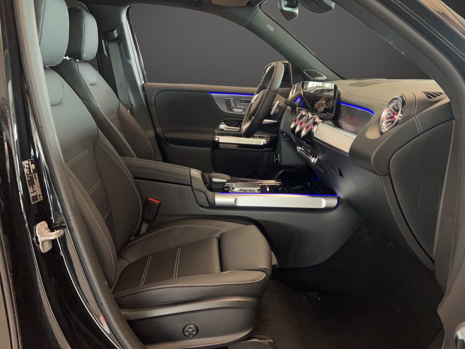 MERCEDES-BENZ EQB 350 4M Swiss Star-image-10