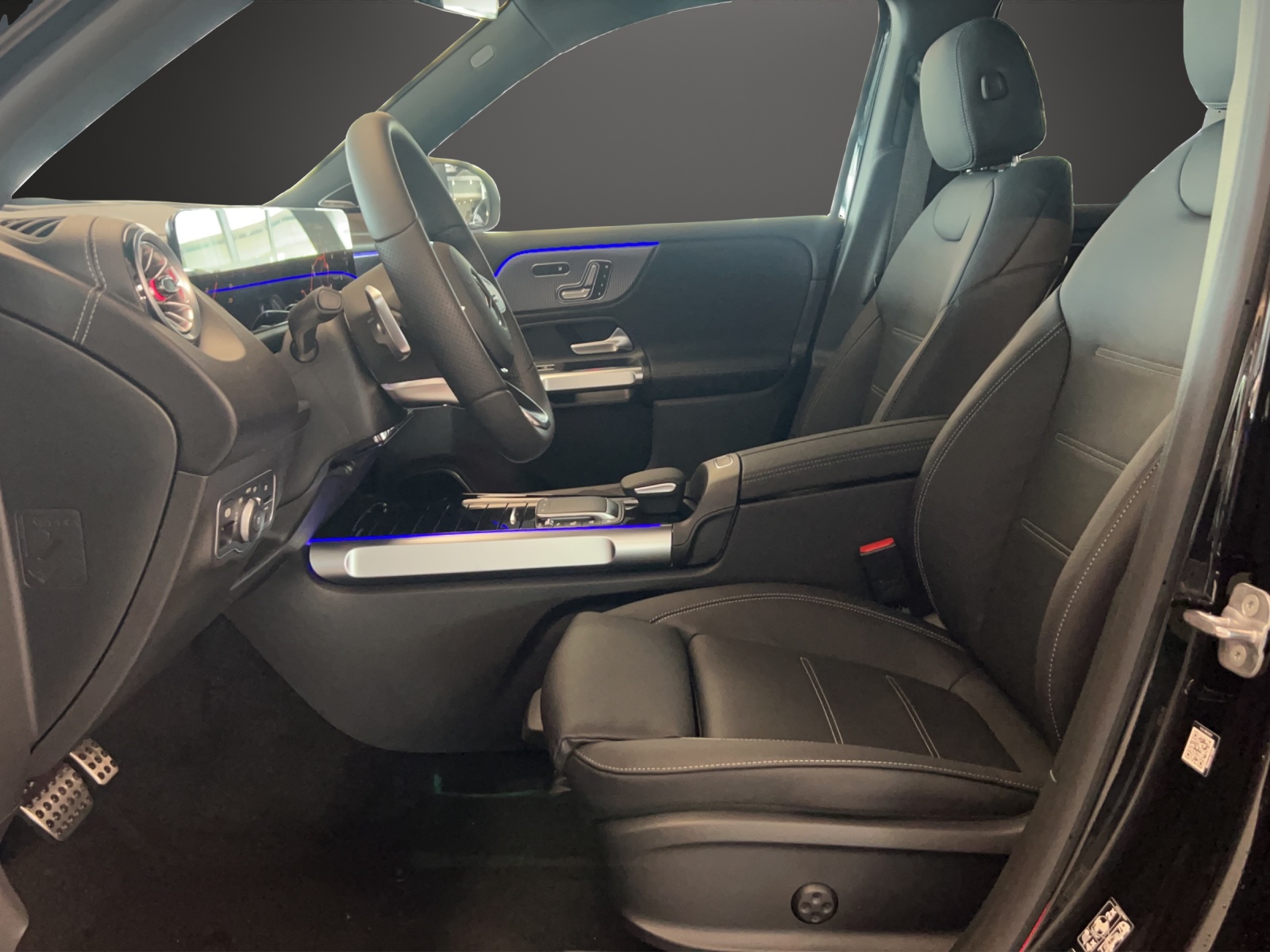 MERCEDES-BENZ EQB 350 4M Swiss Star-image-8