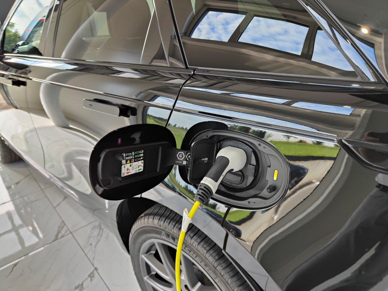 LAND ROVER Range Rover Velar P400e 2.0 I4 PHEV Dynamic HSE Automatic-image-4