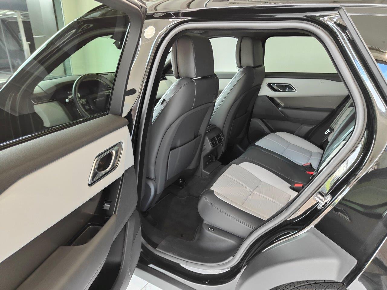LAND ROVER Range Rover Velar P400e 2.0 I4 PHEV Dynamic HSE Automatic-image-7