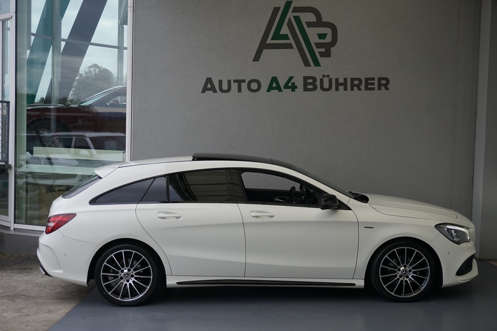 MERCEDES-BENZ CLA 200 AMG Line-image-4