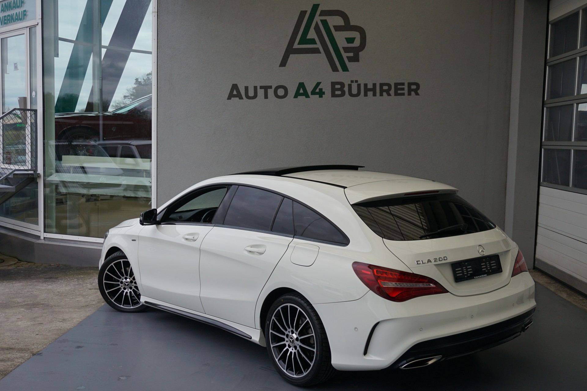 MERCEDES-BENZ CLA 200 AMG Line-image-5