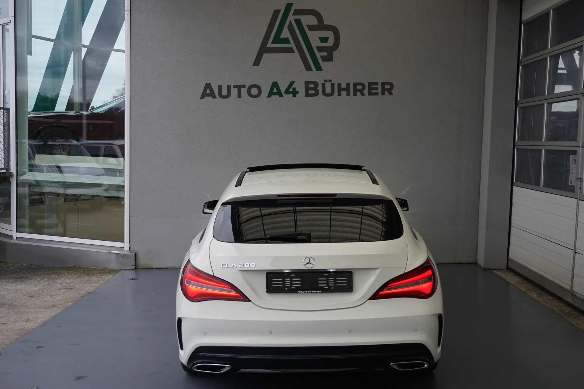 MERCEDES-BENZ CLA 200 AMG Line-image-10