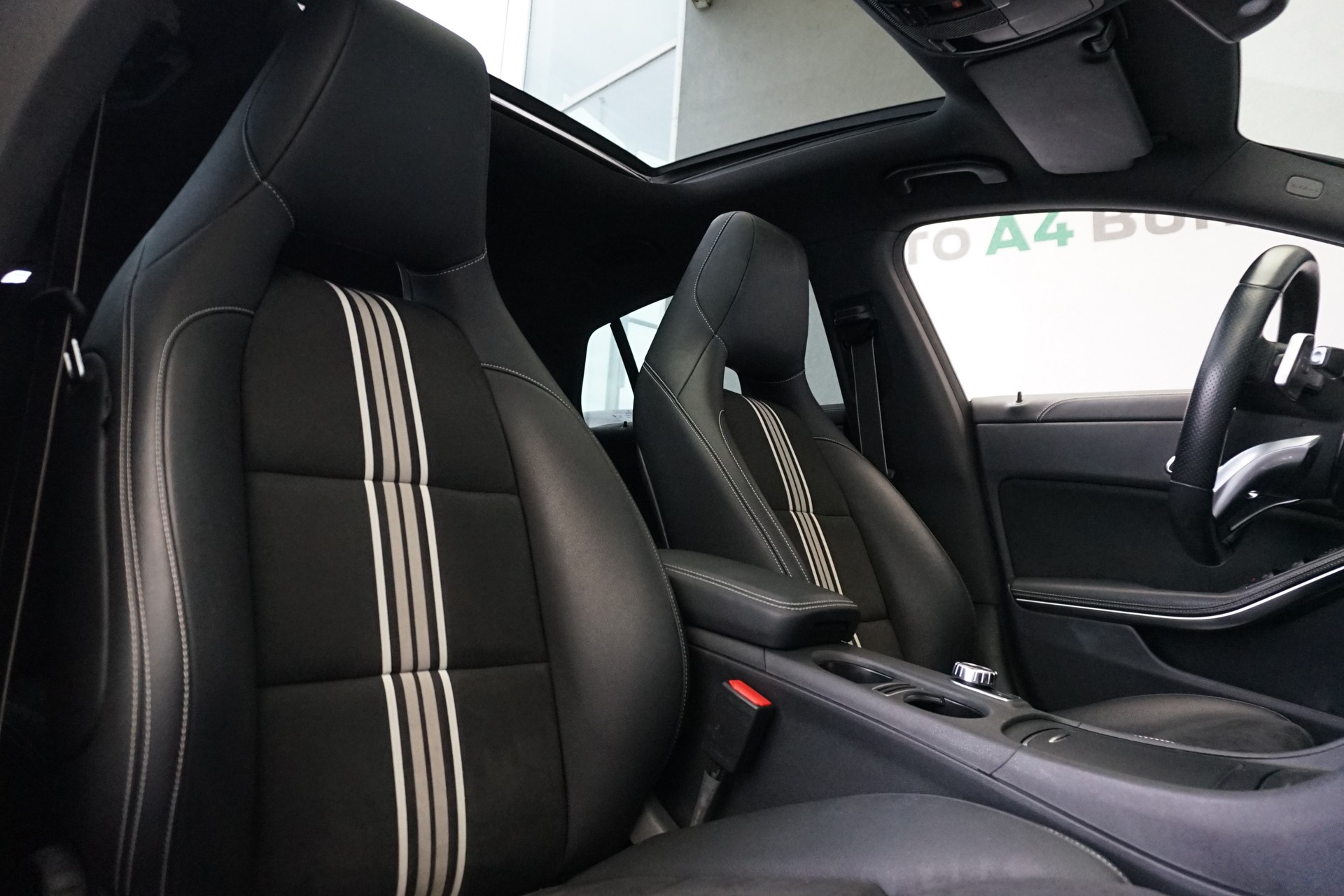 MERCEDES-BENZ CLA 200 AMG Line-image-20