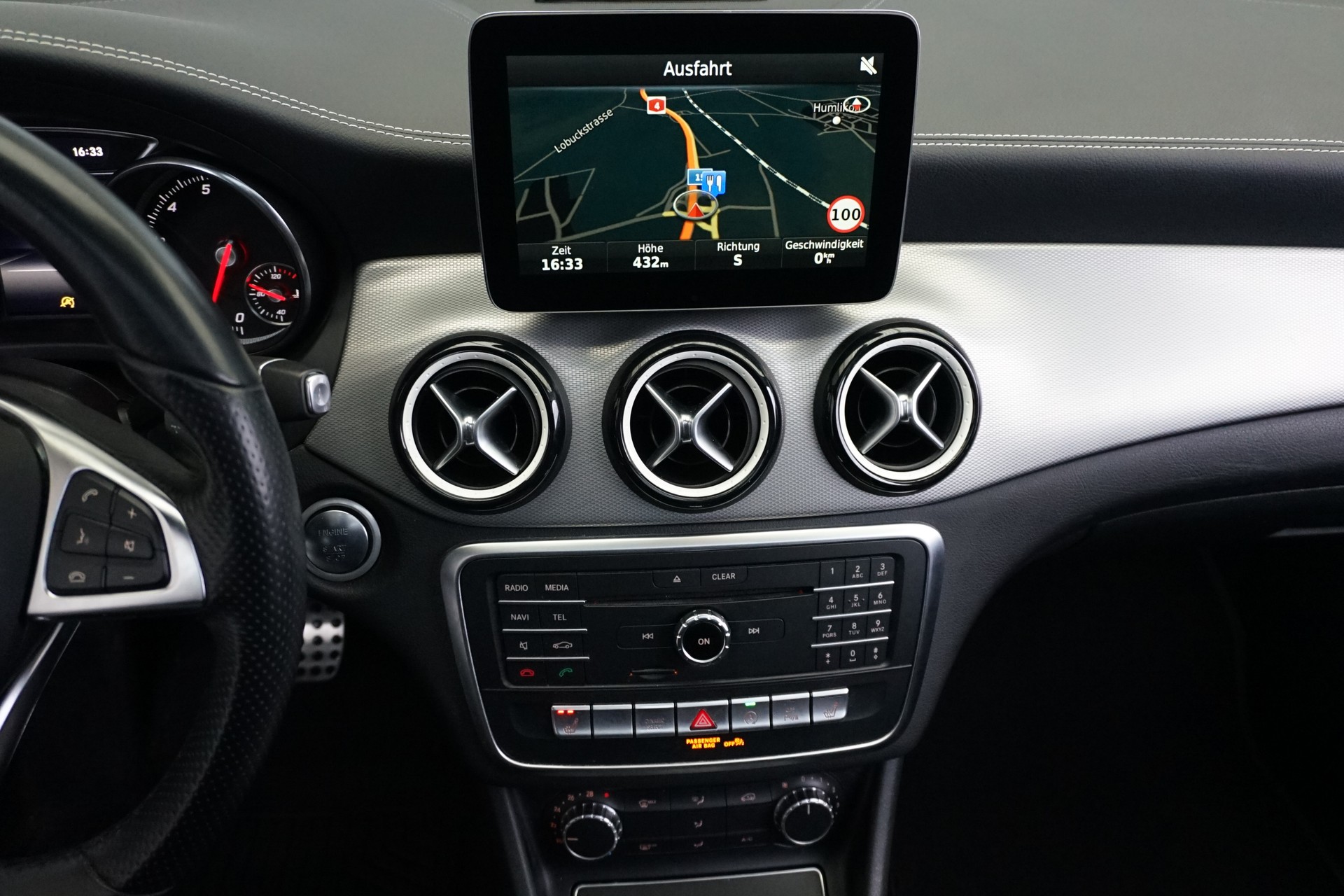 MERCEDES-BENZ CLA 200 AMG Line-image-16