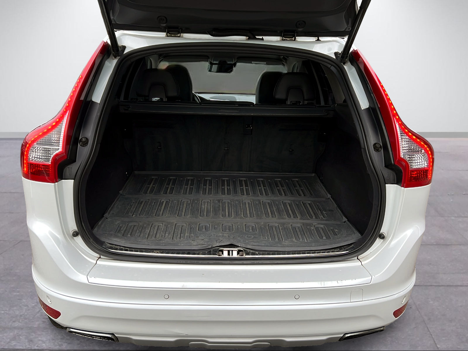 VOLVO XC60 2.0 T6 Executive Plus AWD S/S-image-5