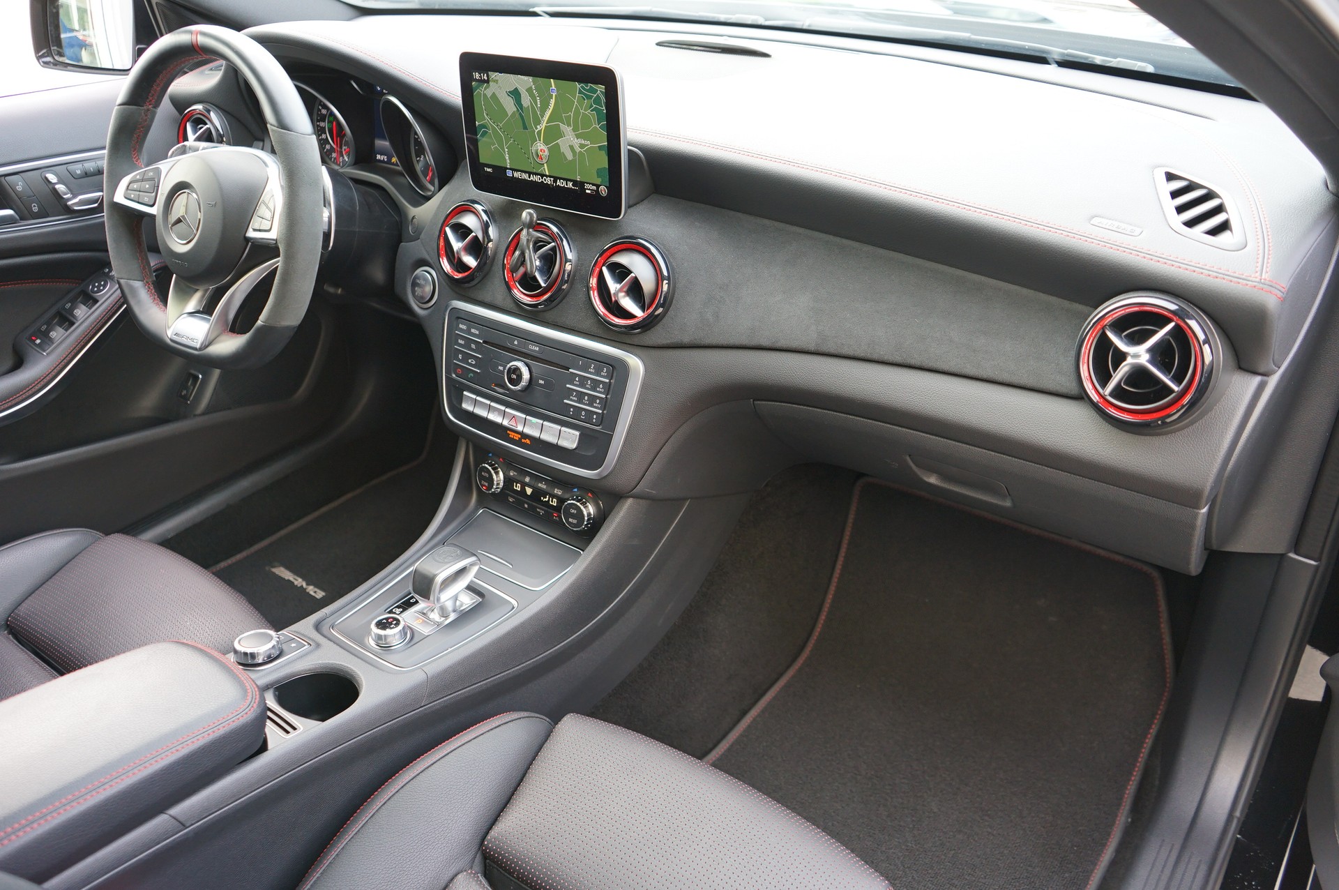 MERCEDES-BENZ GLA 45 AMG 4Matic 381PS-image-14