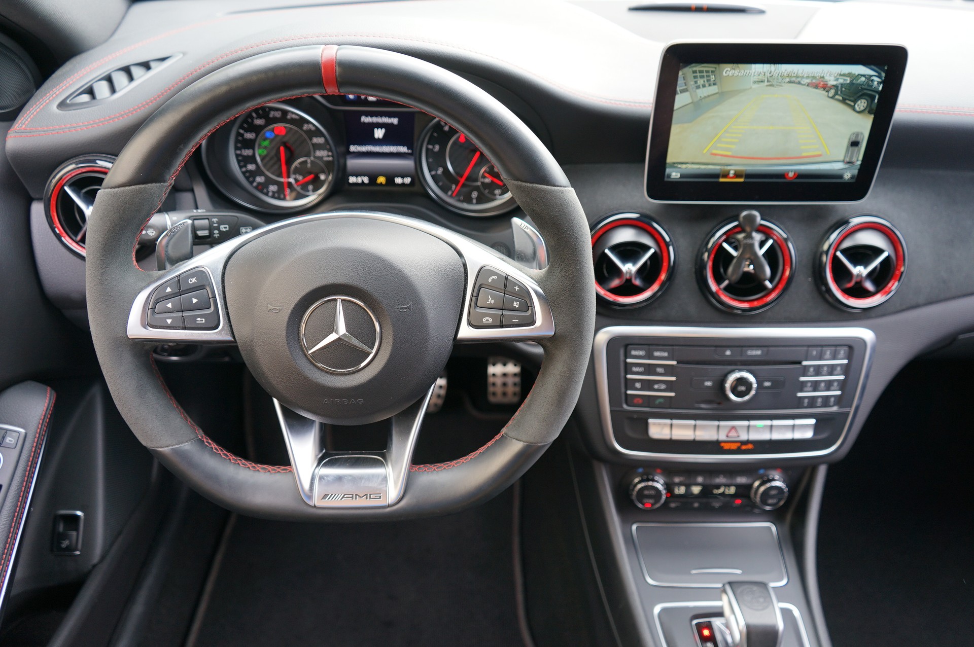 MERCEDES-BENZ GLA 45 AMG 4Matic 381PS-image-12