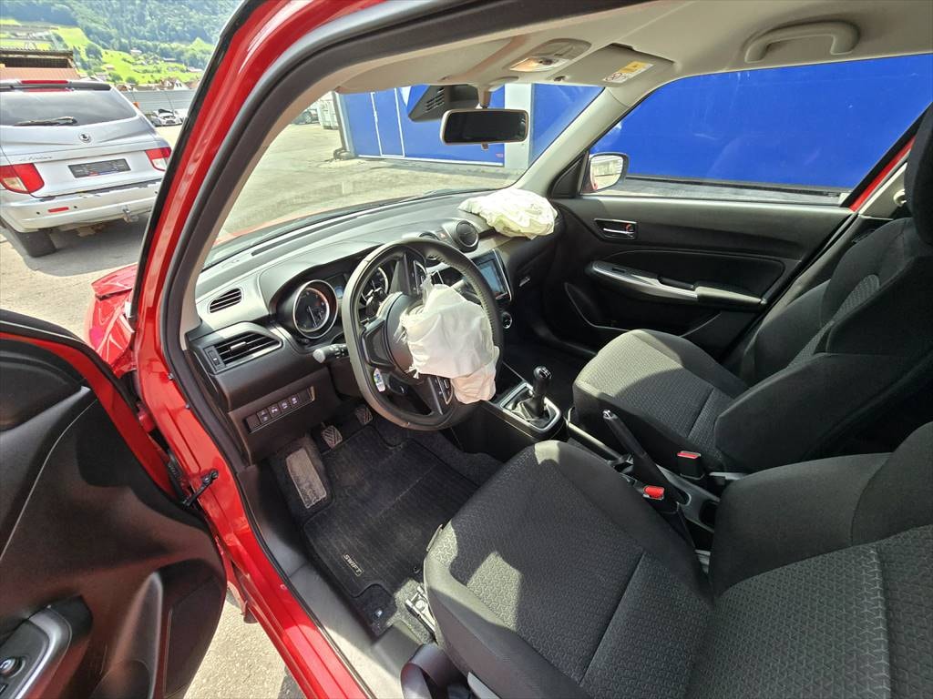 SUZUKI Swift 1.2 Compact + 4x4 Hybrid-image-8