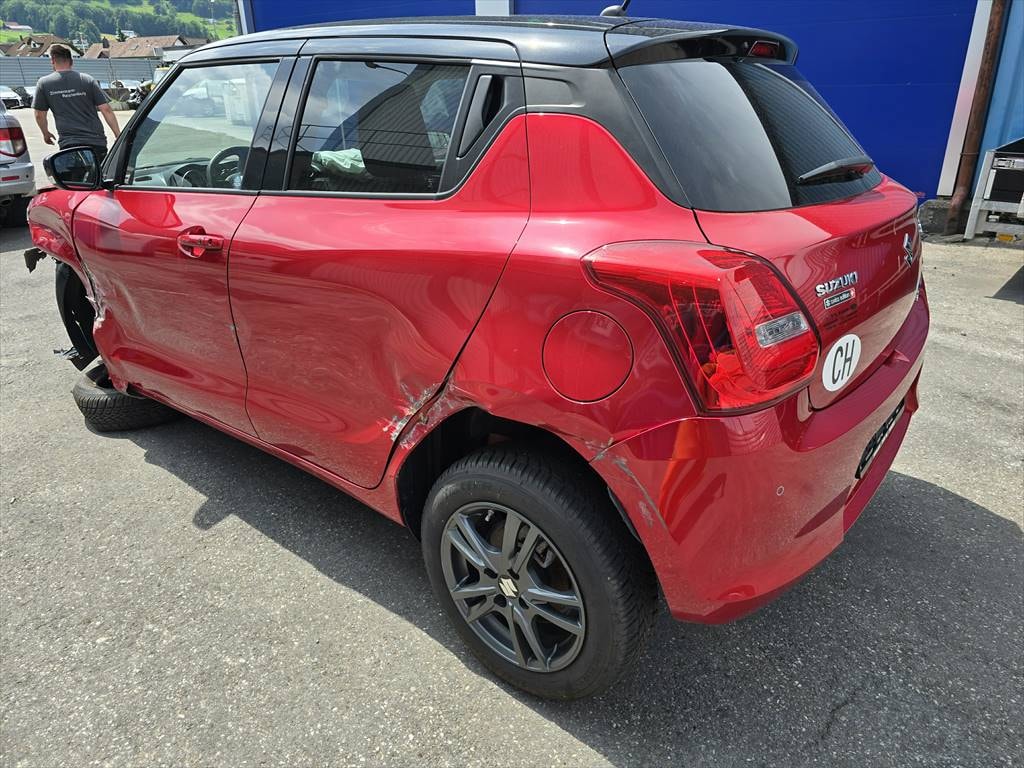 SUZUKI Swift 1.2 Compact + 4x4 Hybrid-image-2
