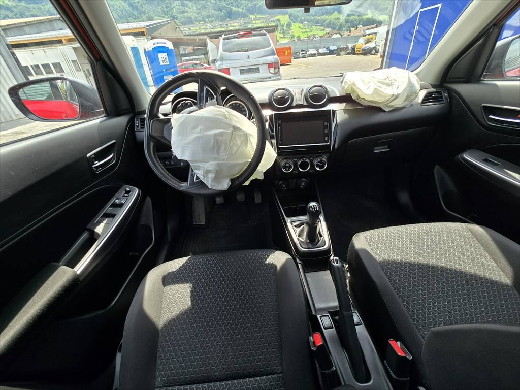 SUZUKI Swift 1.2 Compact + 4x4 Hybrid-image-10