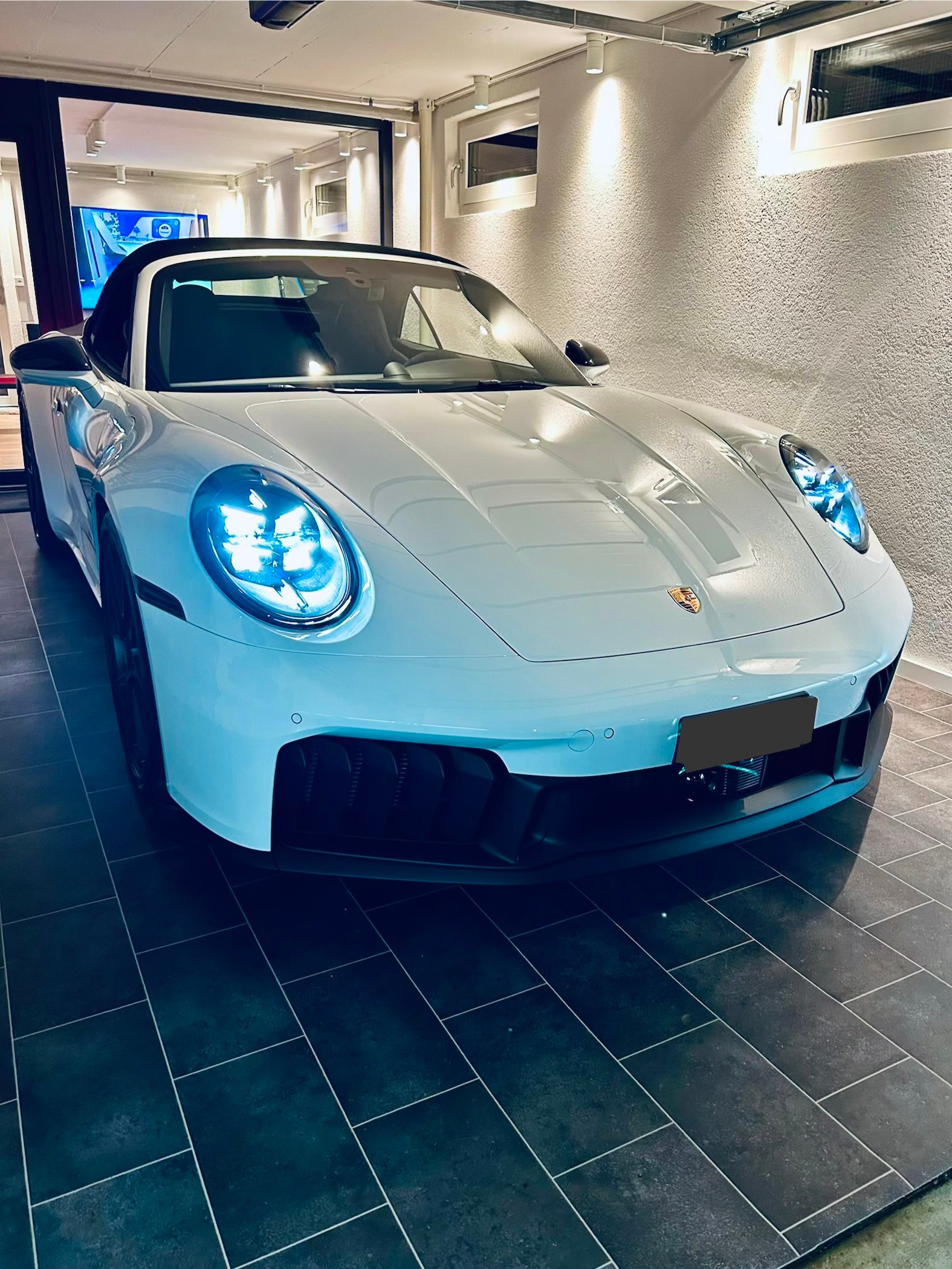 PORSCHE 911 Carrera 4 GTS Cabrio 3.6 (992.2)-image-8
