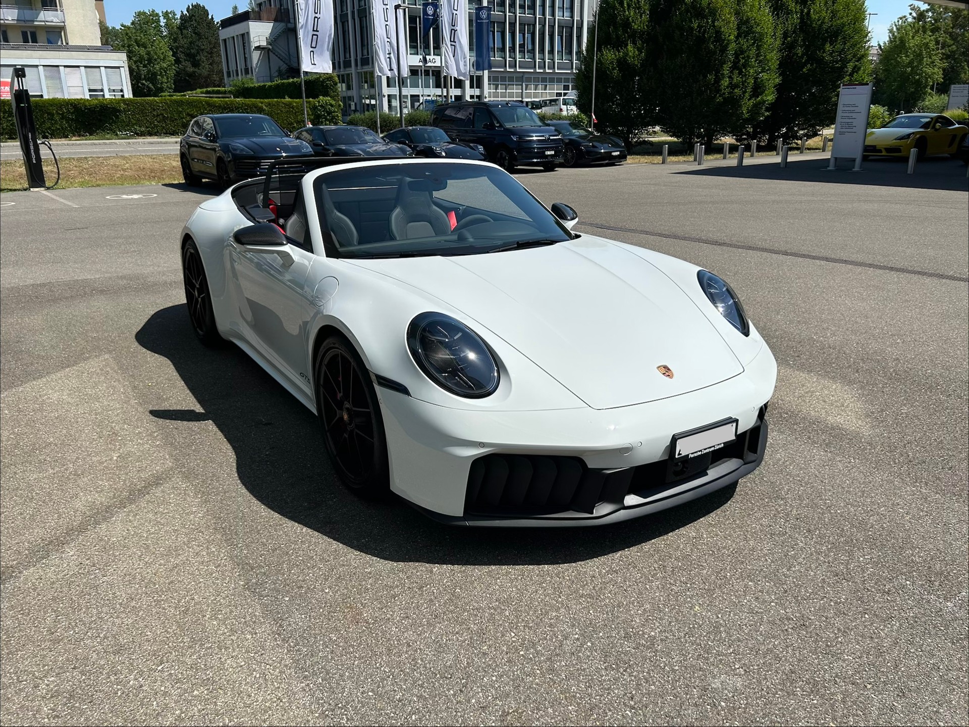 PORSCHE 911 Carrera 4 GTS Cabrio 3.6 (992.2)-image-3
