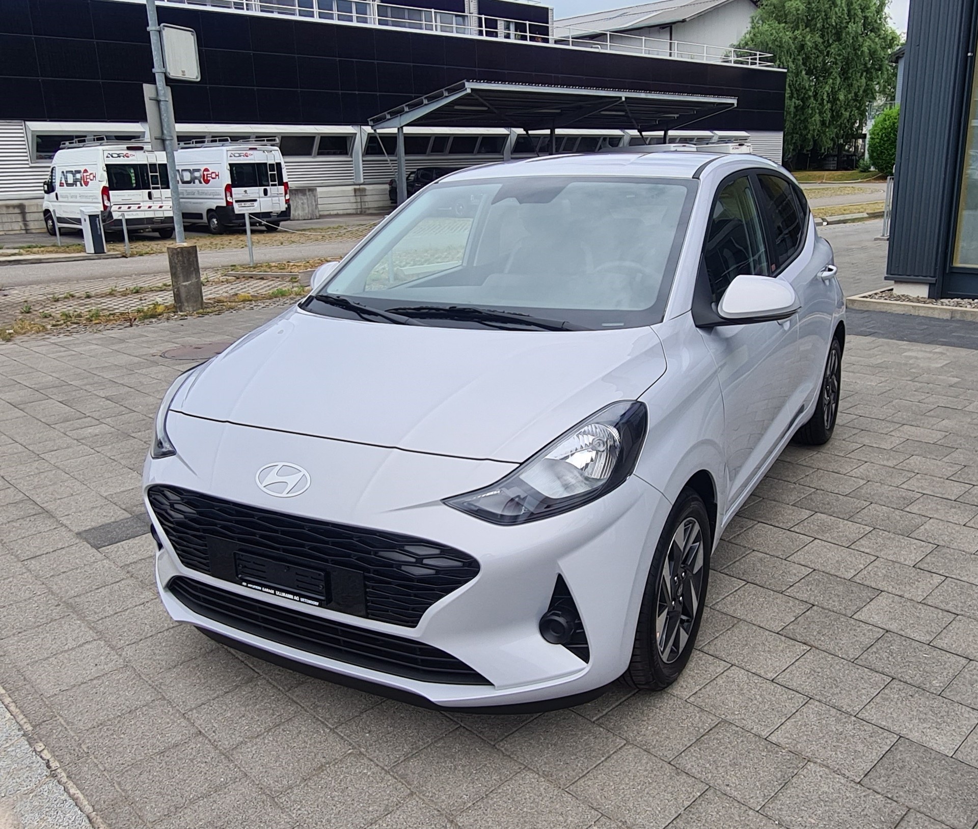 HYUNDAI i10 1.2 Amplia Aut.-image-8