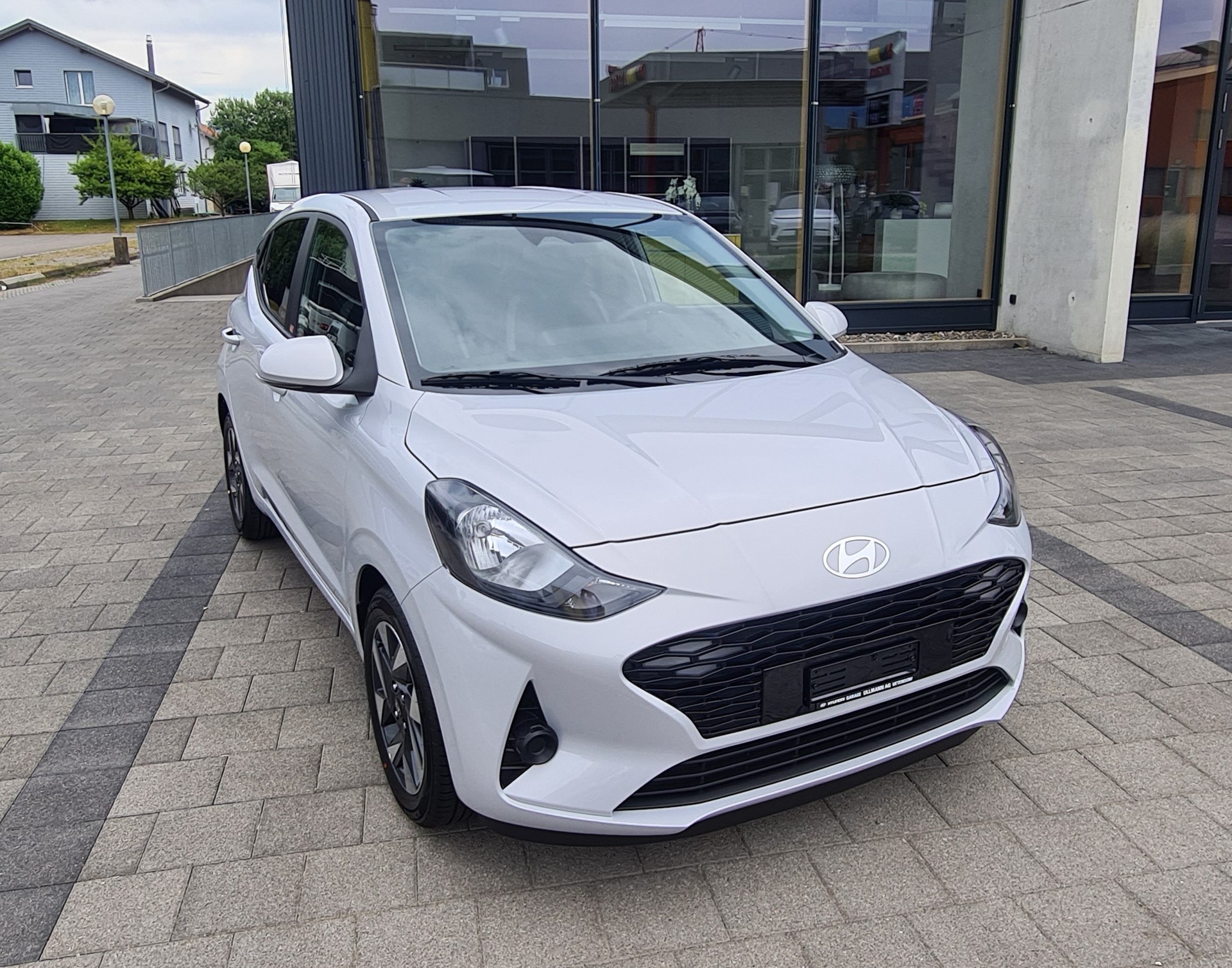HYUNDAI i10 1.2 Amplia Aut.-image-1