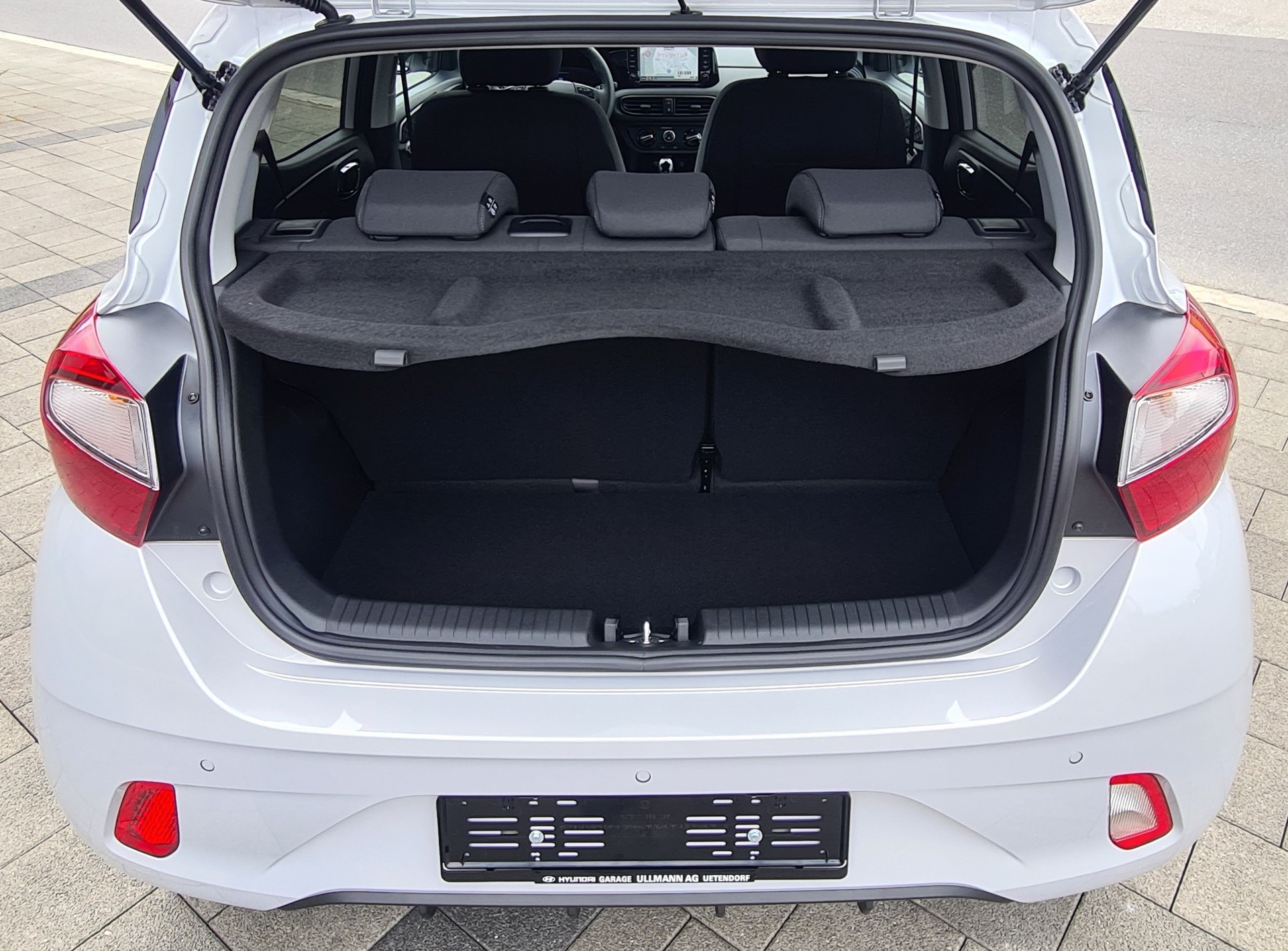 HYUNDAI i10 1.2 Amplia Aut.-image-11