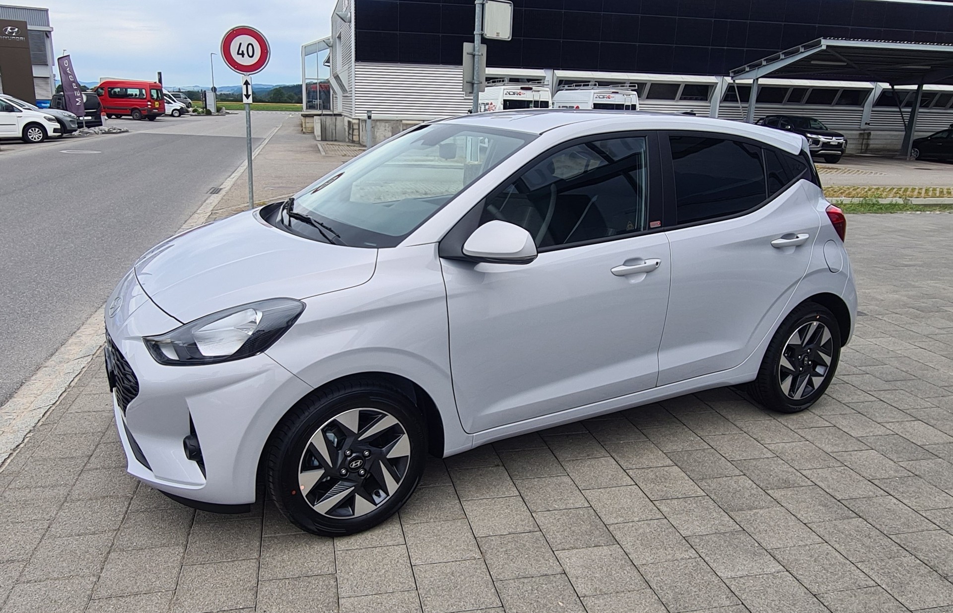 HYUNDAI i10 1.2 Amplia Aut.-image-7
