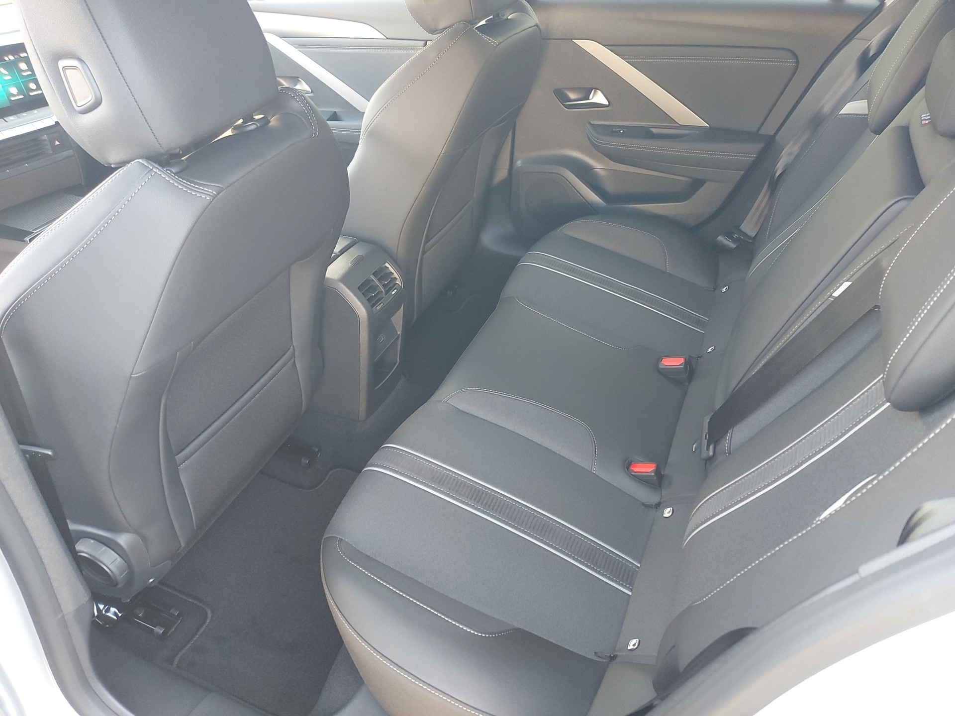 OPEL Astra Sports Tourer 1.2 T Hybrid GS-image-9