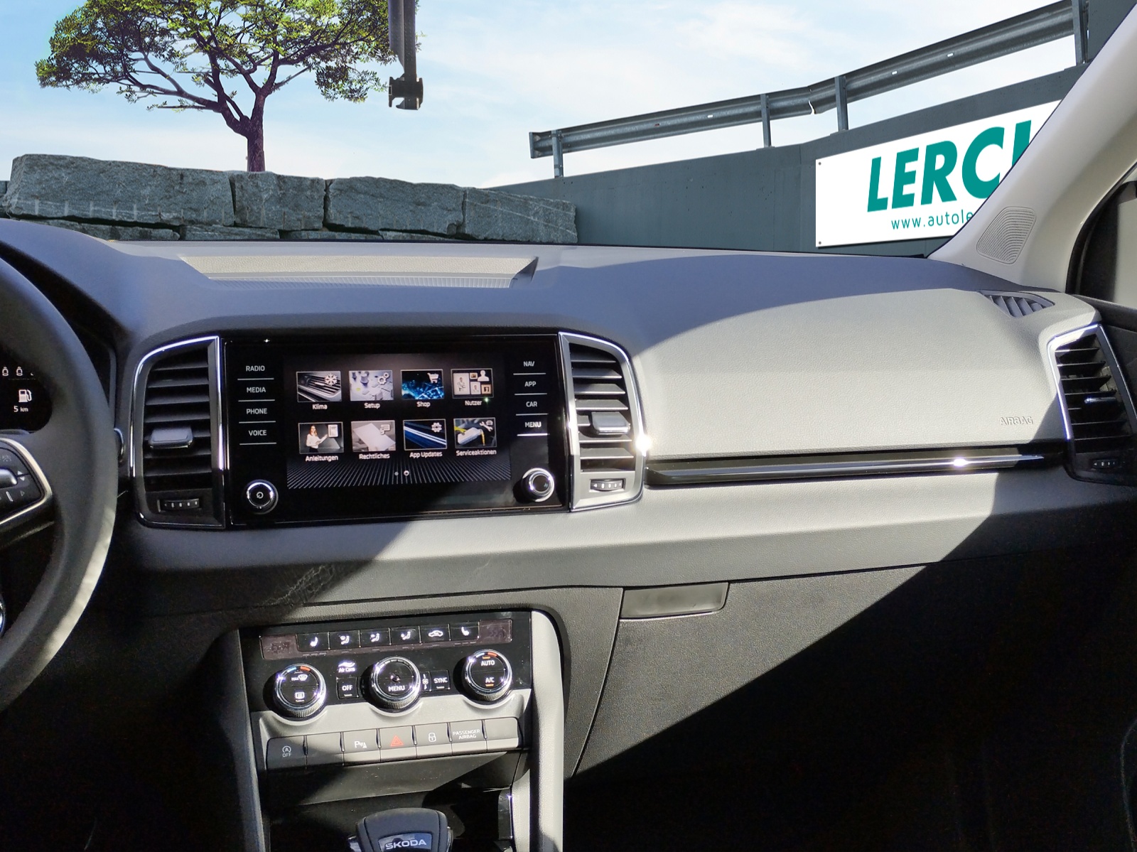 SKODA Karoq 1.5 TSI Selection-image-9