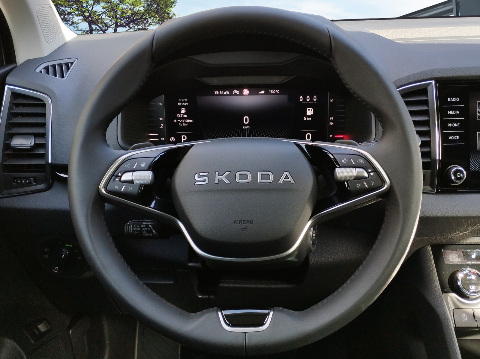 SKODA Karoq 1.5 TSI Selection-image-10