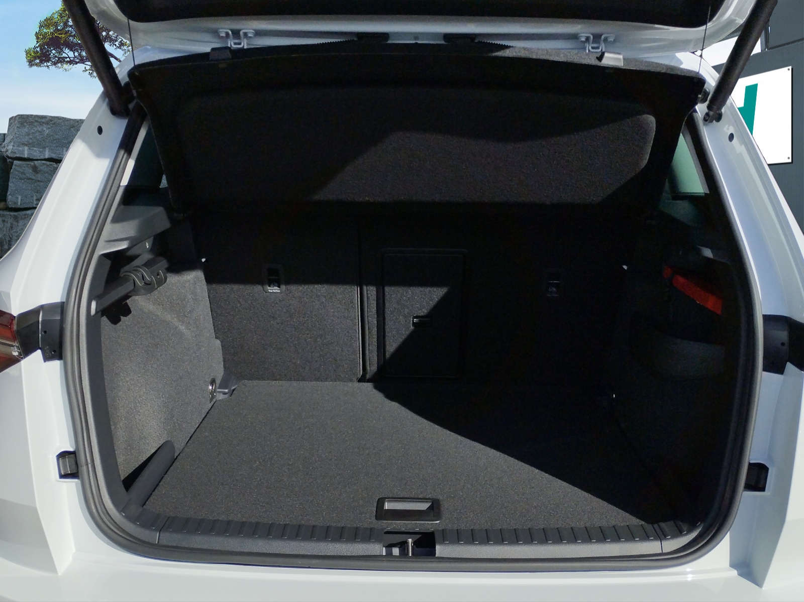 SKODA Karoq 1.5 TSI Selection-image-5