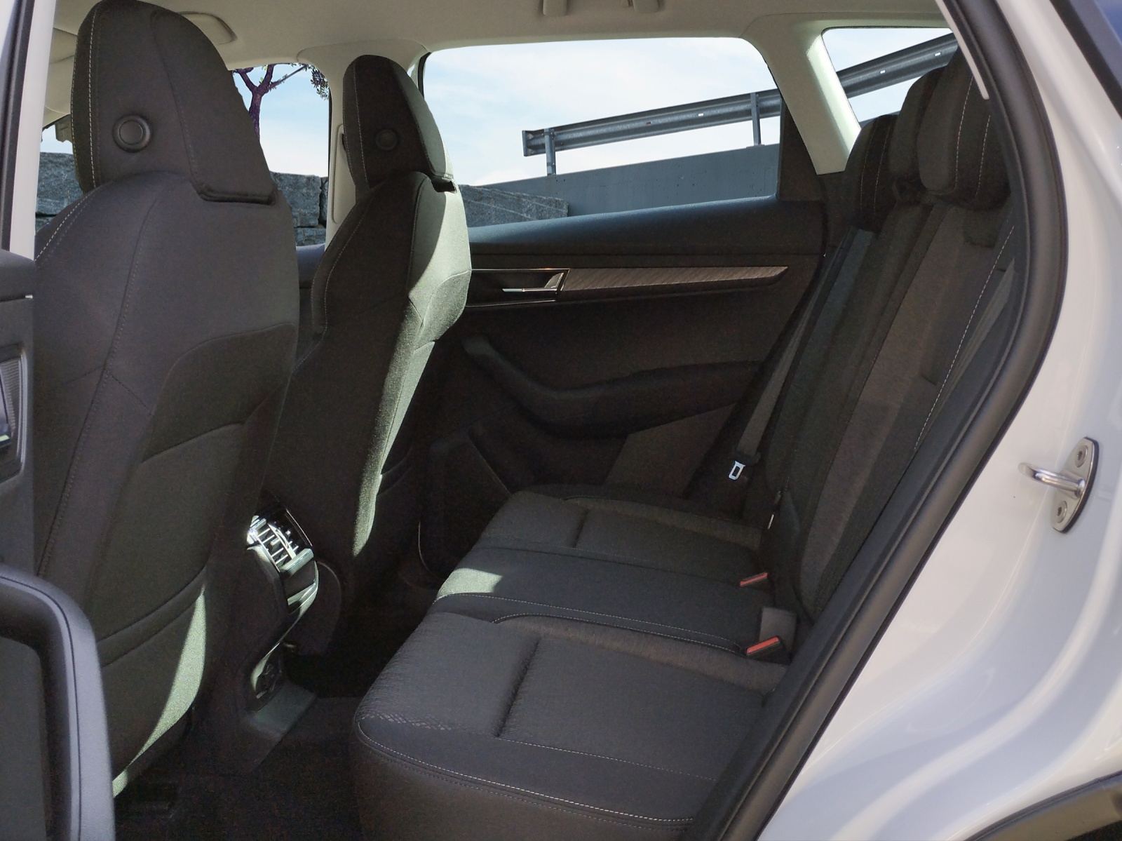 SKODA Karoq 1.5 TSI Selection-image-7