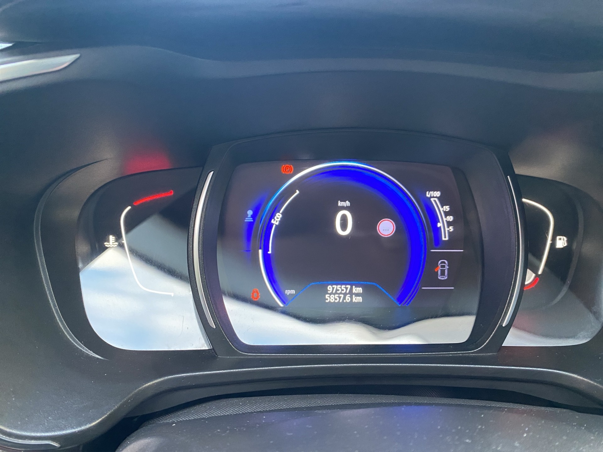 RENAULT Kadjar 1.6 16V Turbo Swiss Edition-image-9