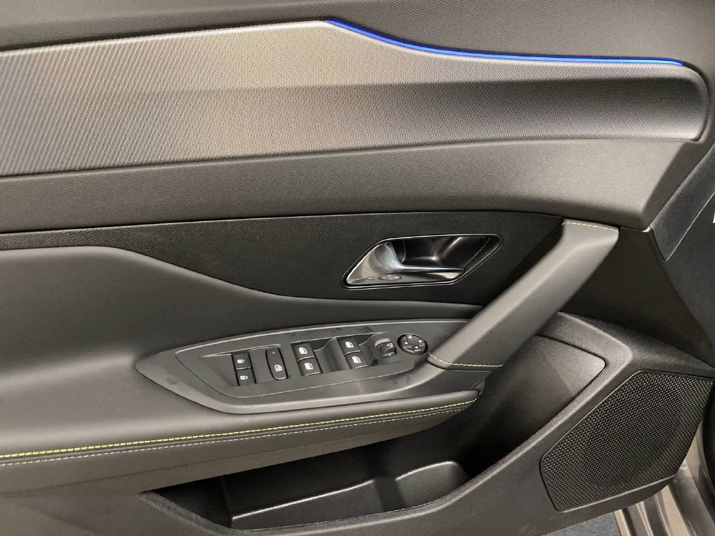 PEUGEOT 308 SW 1.6 PHEV 195 GT-image-11