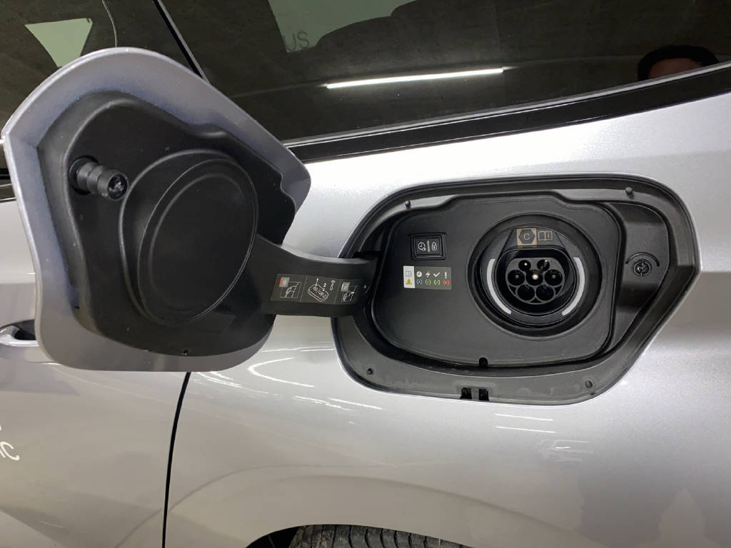 PEUGEOT 308 SW 1.6 PHEV 195 GT-image-17