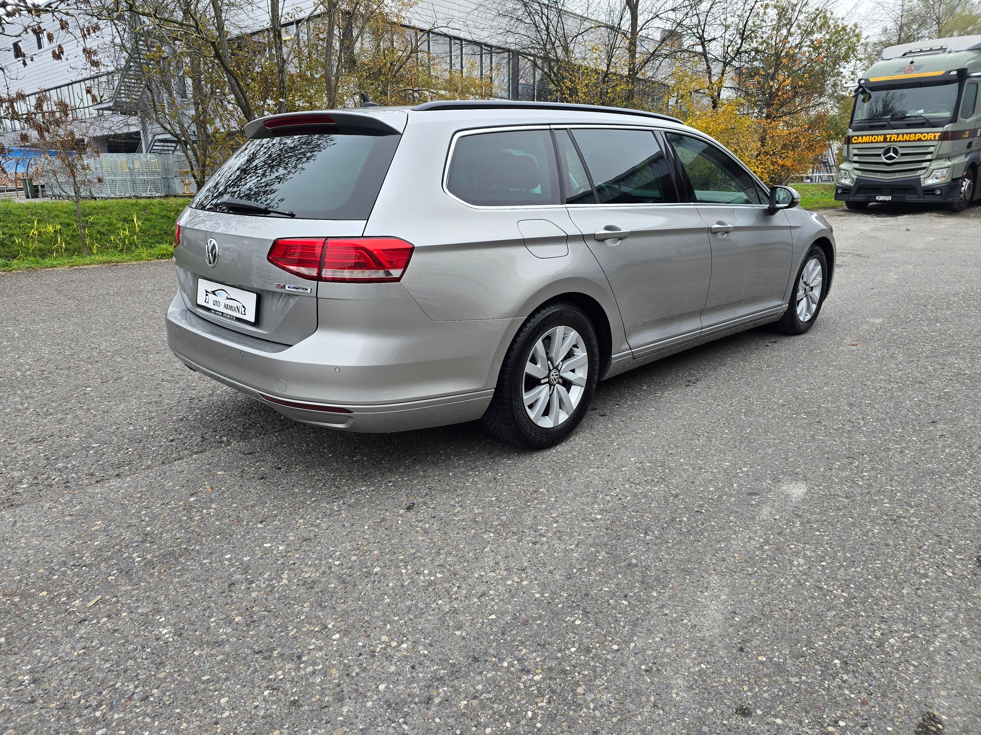 VW Passat Variant 1.6 TDI Business DSG-image-5